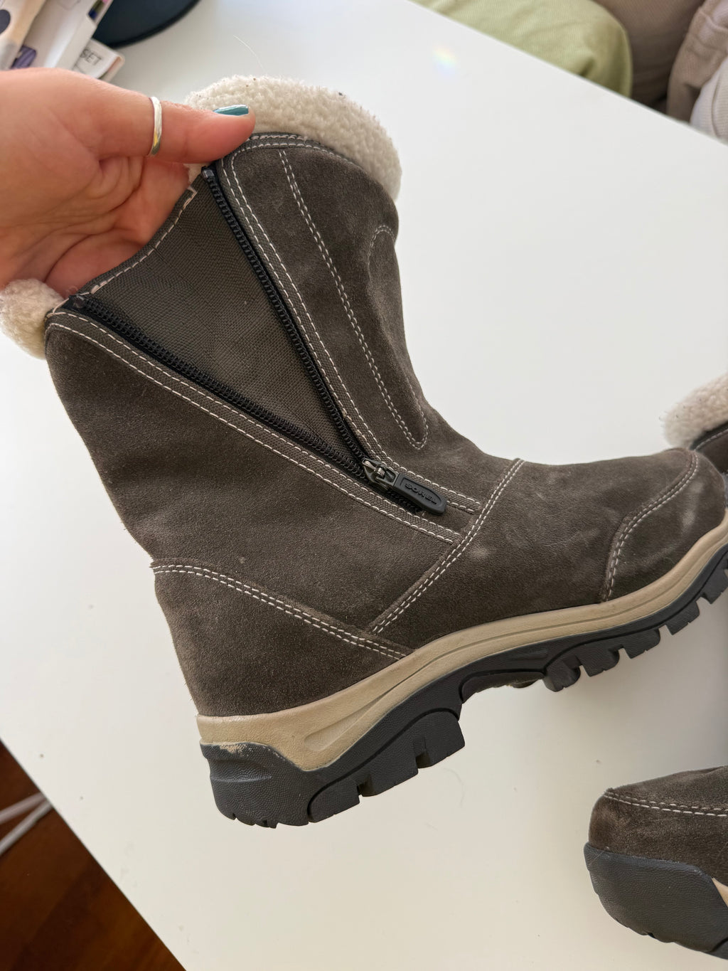 ✧ Sorel gorpcore shearling sorel waterproof boots ✧ (size 9)