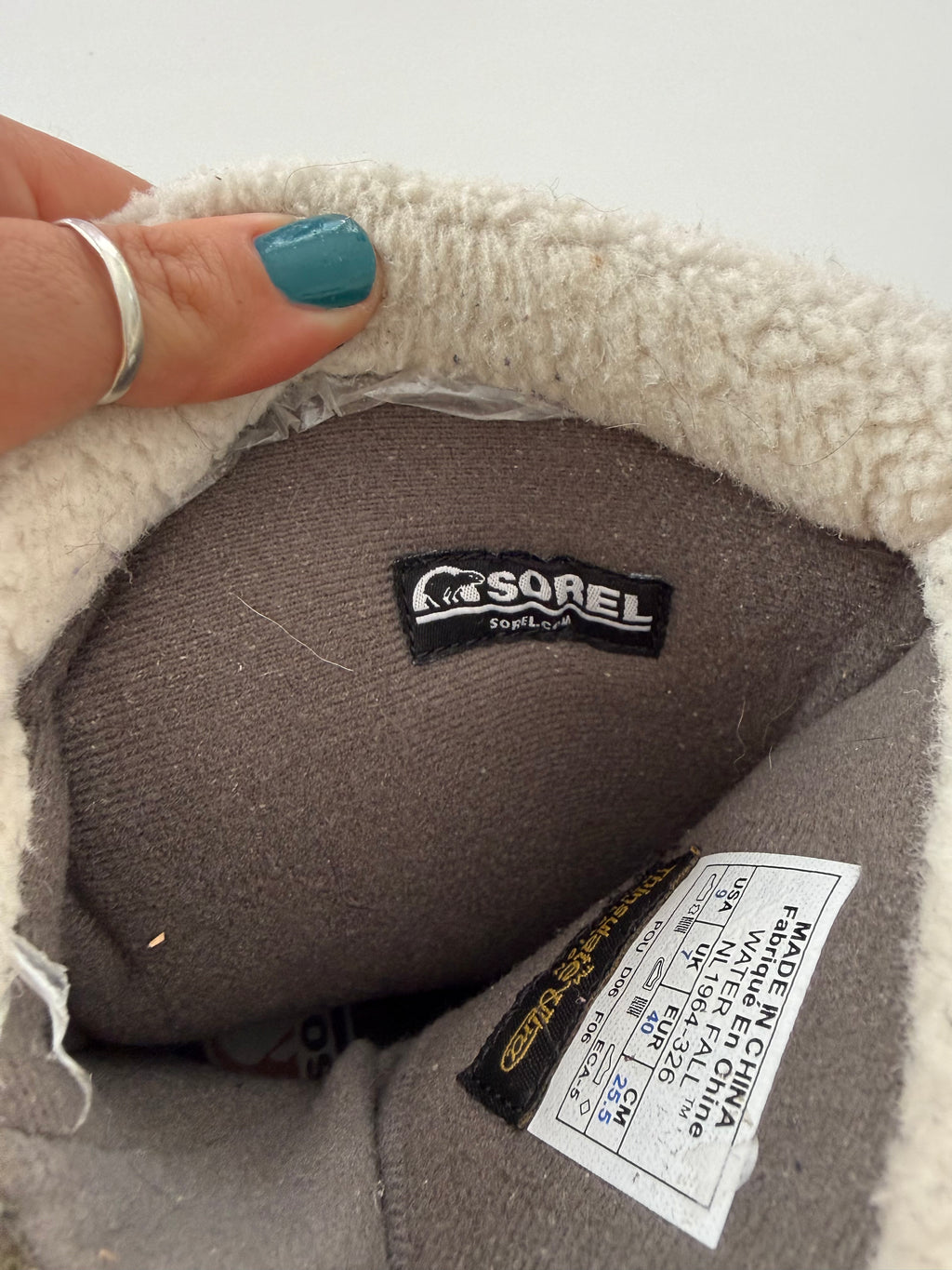 ✧ Sorel gorpcore shearling sorel waterproof boots ✧ (size 9)