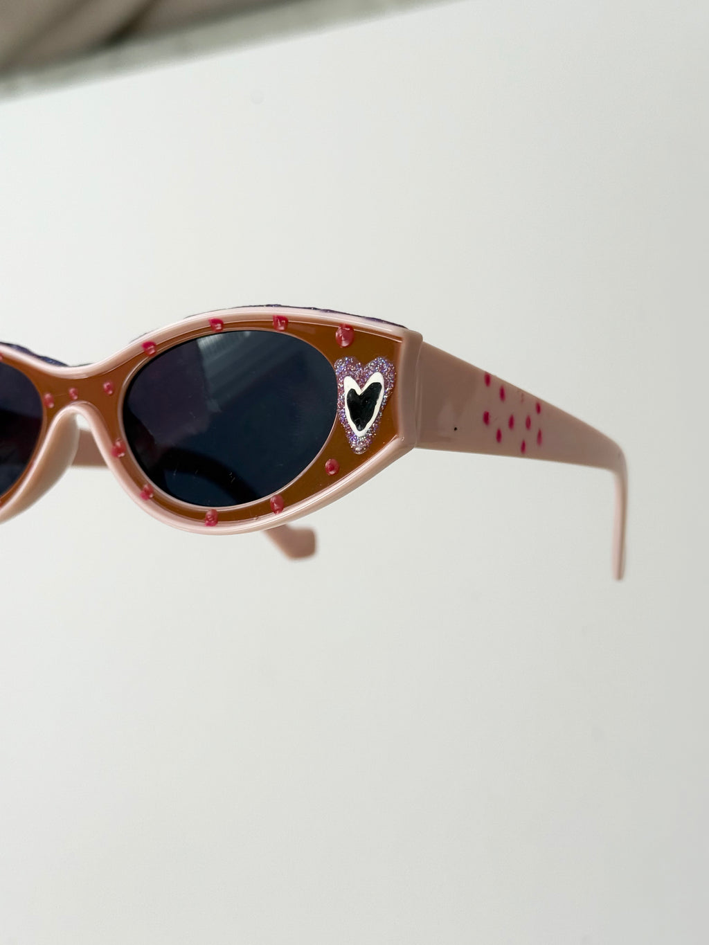 ⋆｡𖦹°‧★ hand painted y2k heart sunglasses ★‧°𖦹｡⋆