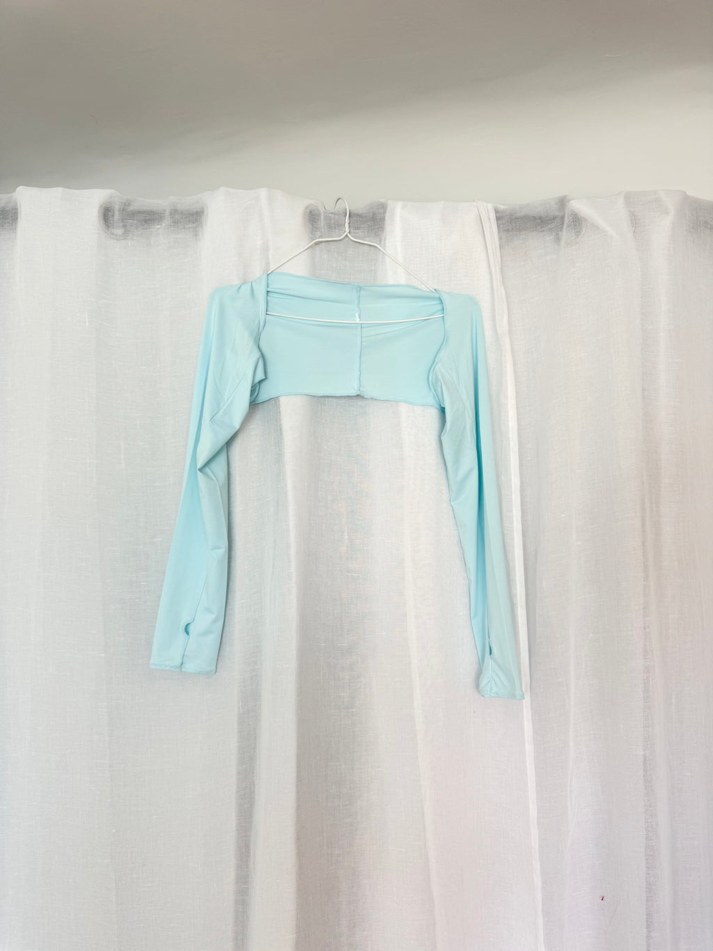 ✿ icy blue thumbhole shrug top ✿