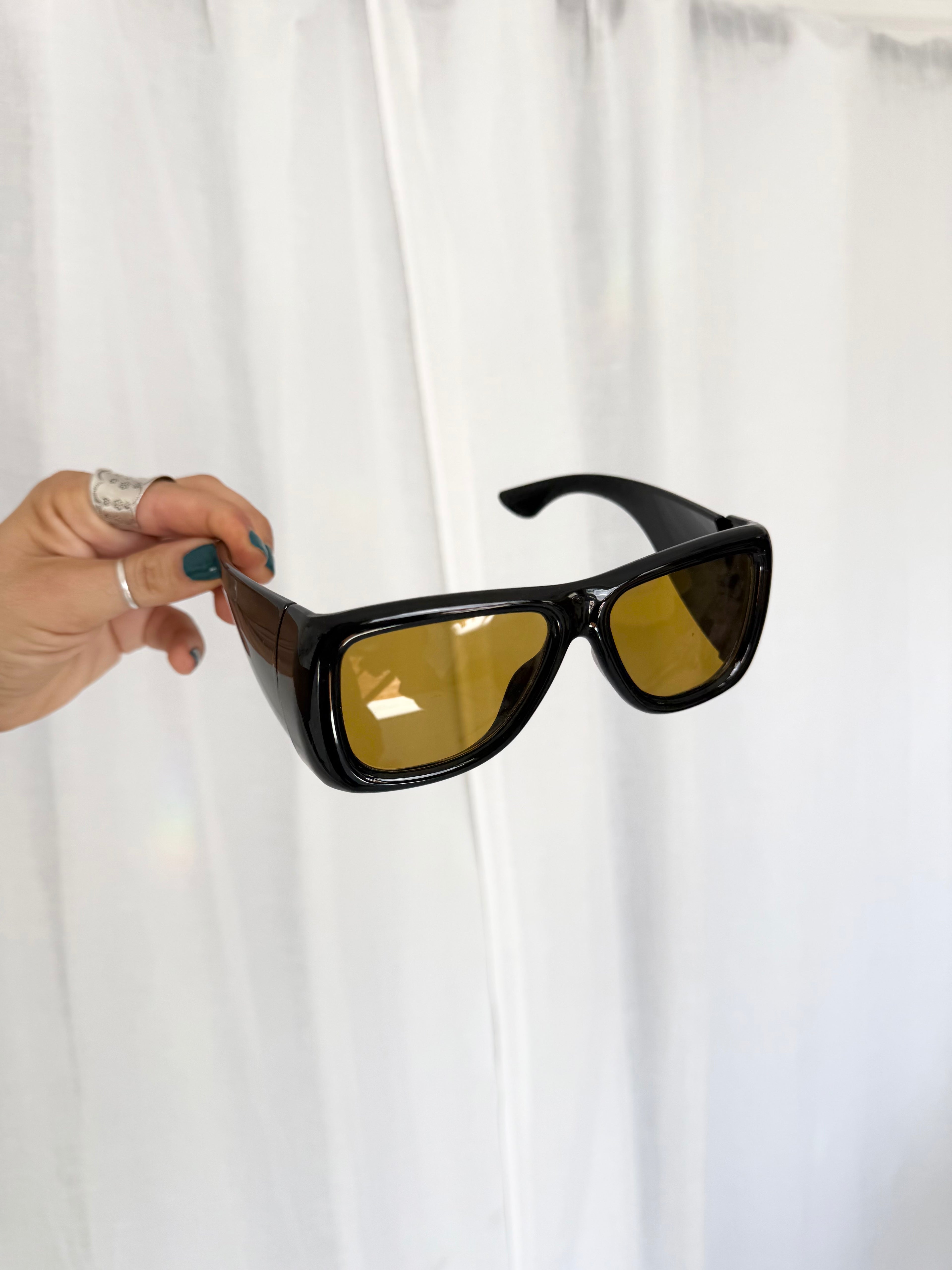 chunky black amber lens sunglasses ✧