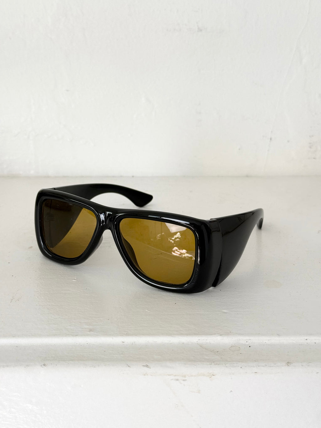 chunky black amber lens sunglasses ✧