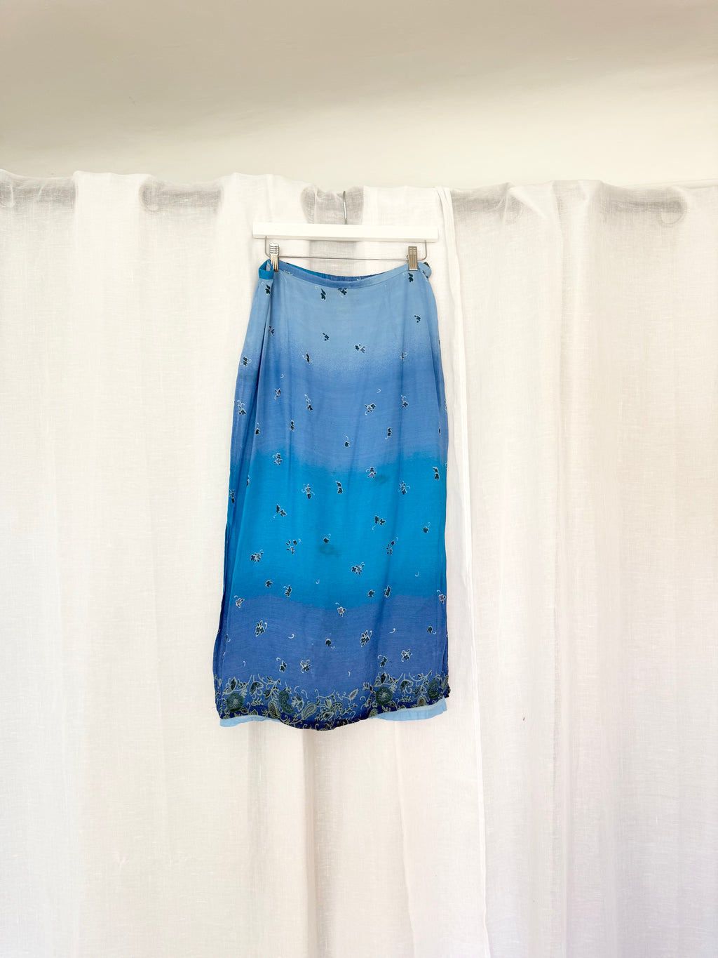 ✦ vintage Y2K blue ombré floral mesh midi skirt 🦋