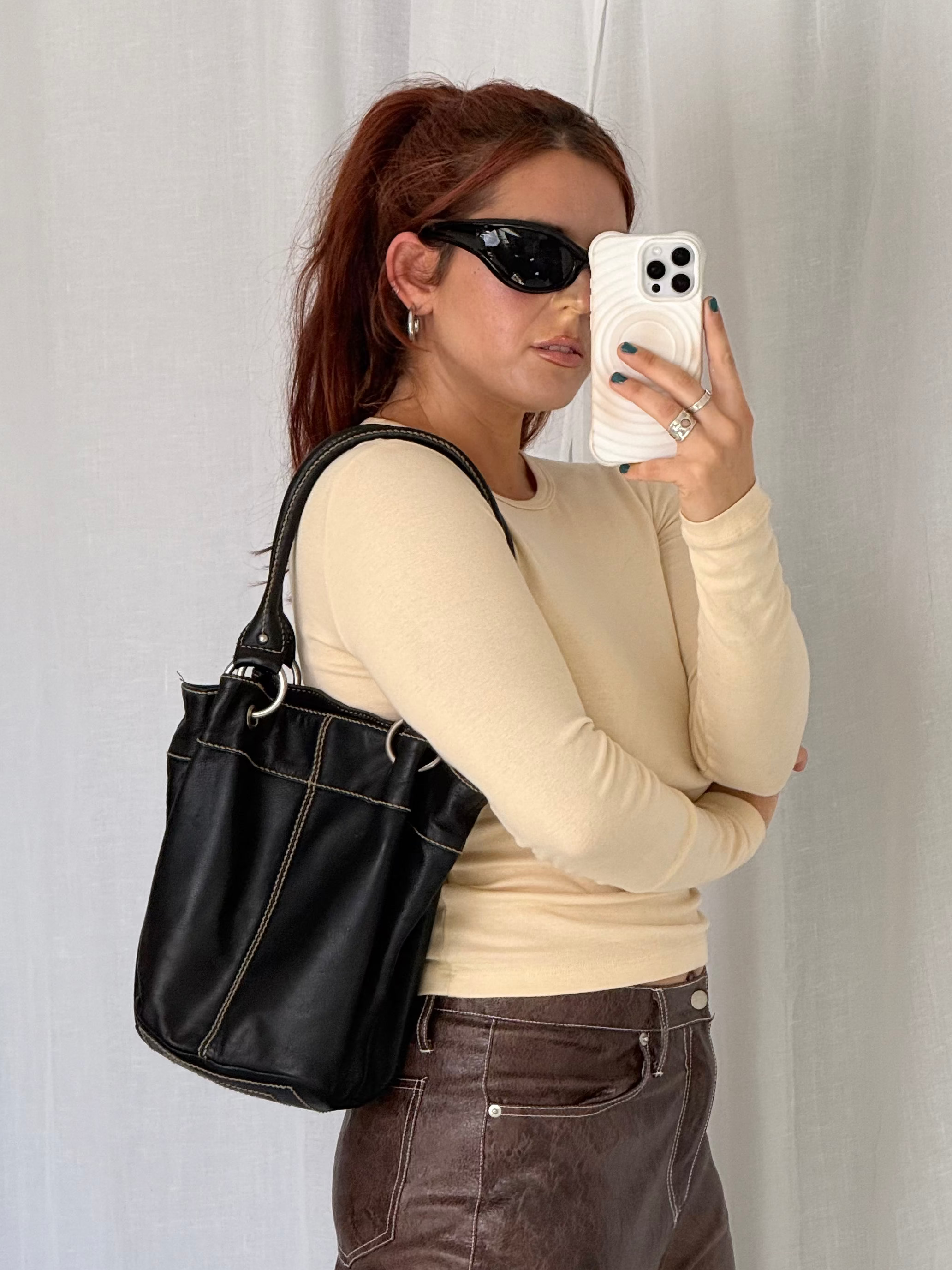 black leather contrast stitch shoulder bag ✧