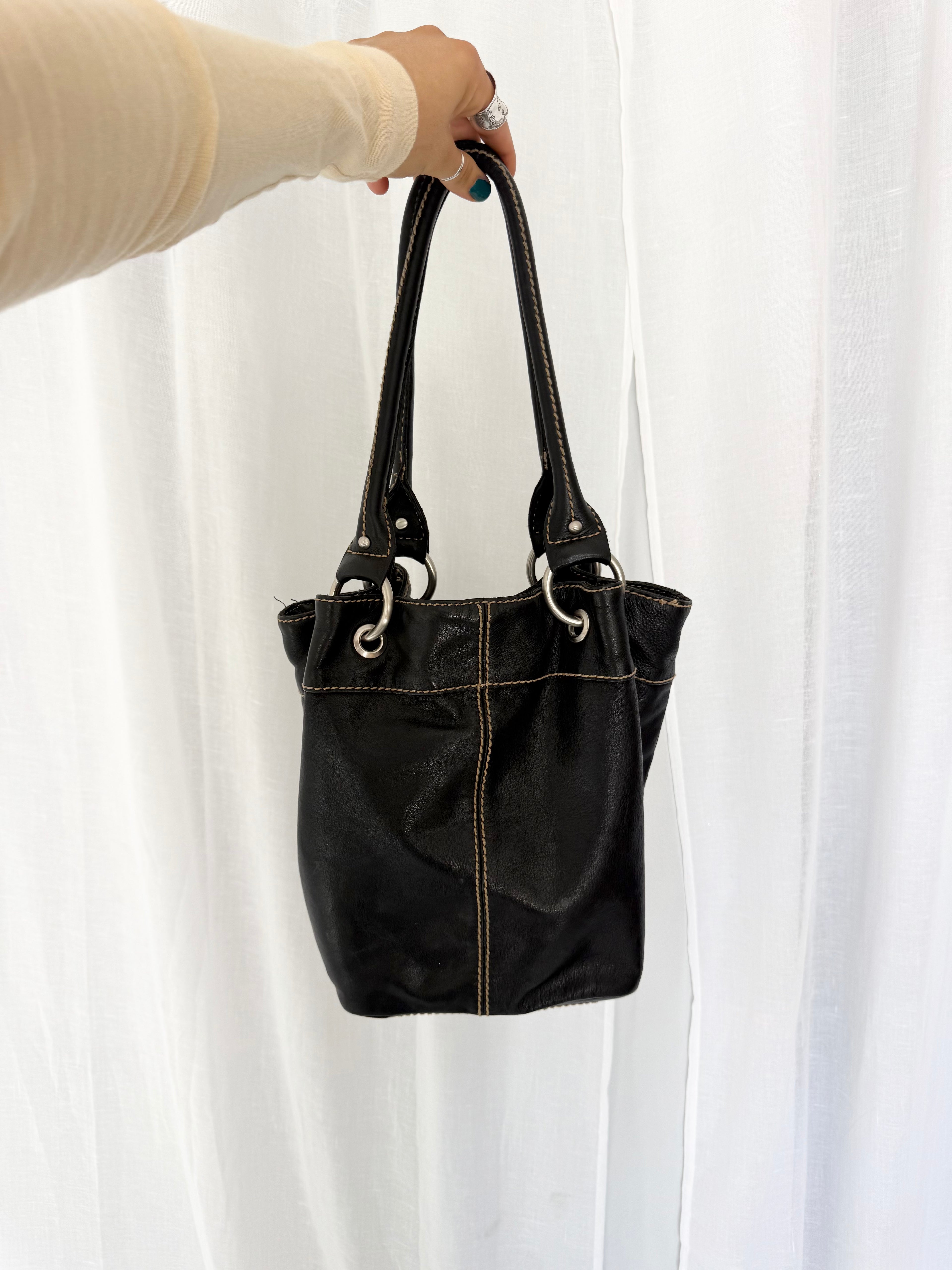 black leather contrast stitch shoulder bag ✧