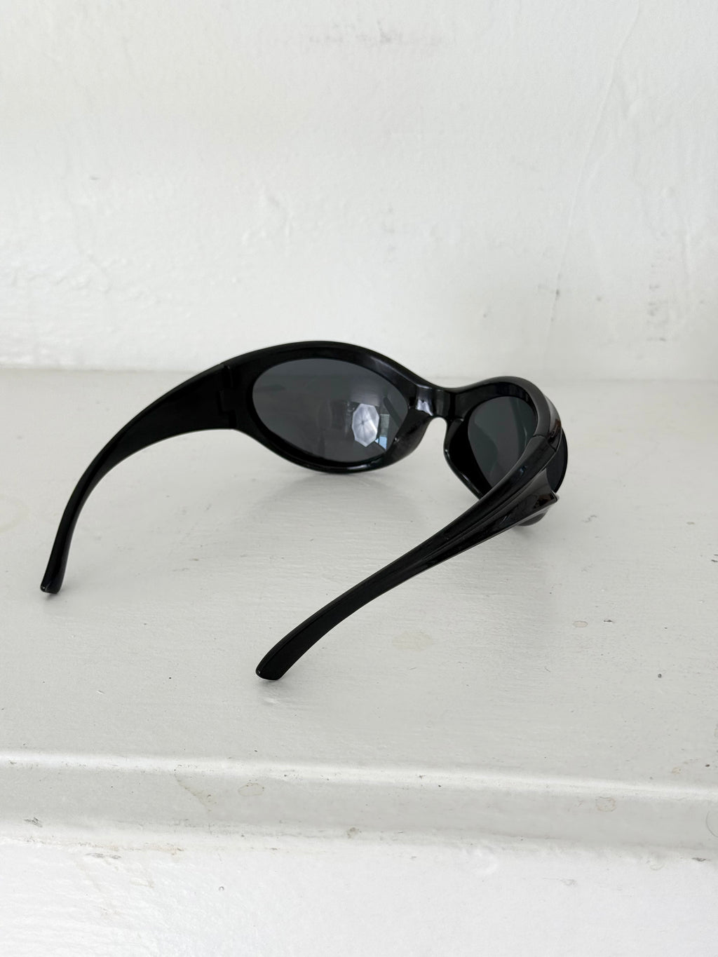 black futuristic wraparound sunglasses ✧