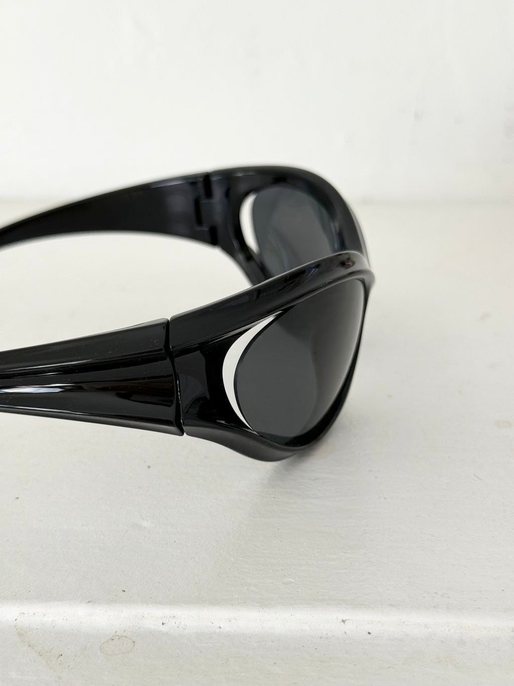 black futuristic wraparound sunglasses ✧