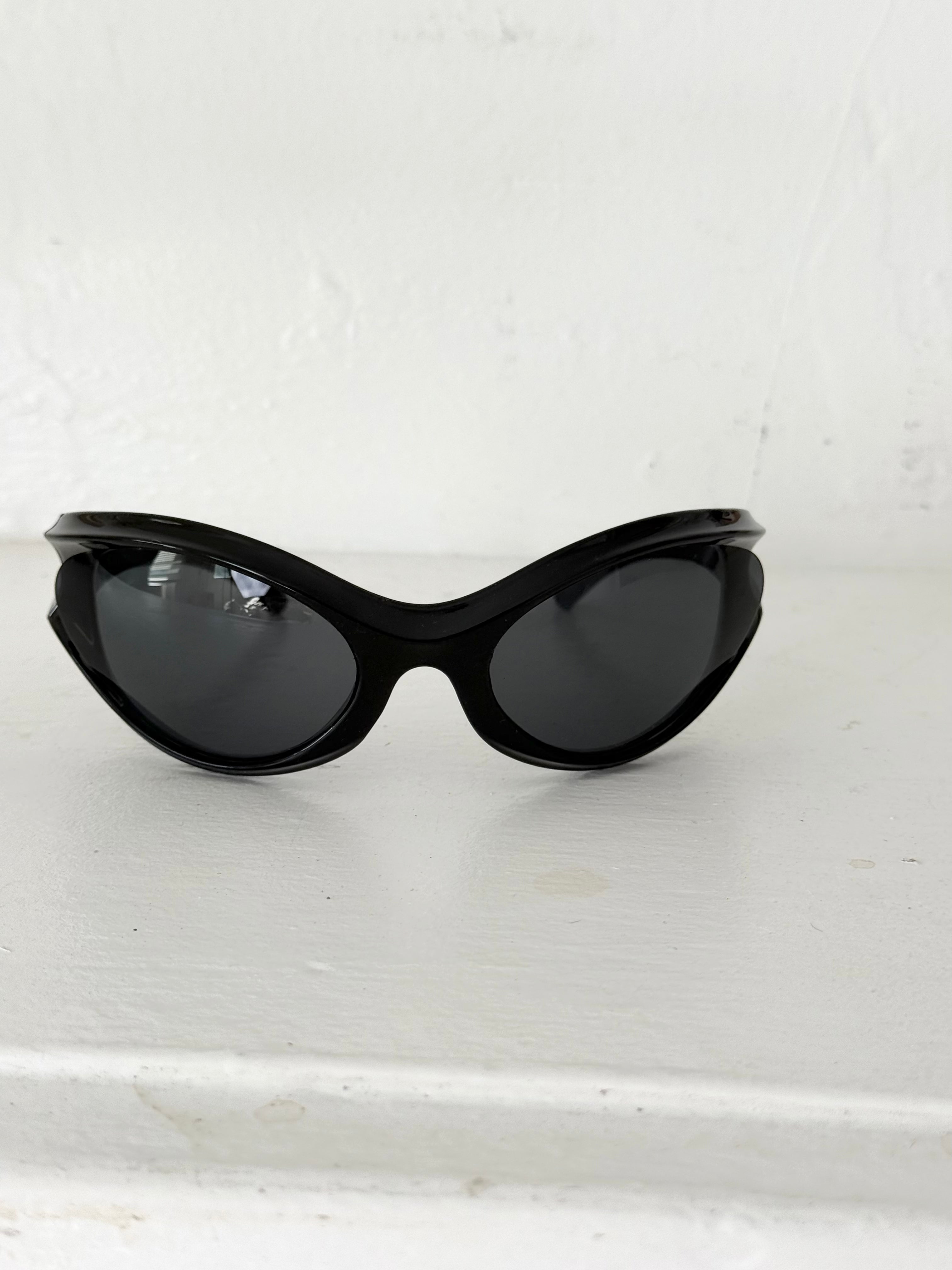 black futuristic wraparound sunglasses ✧
