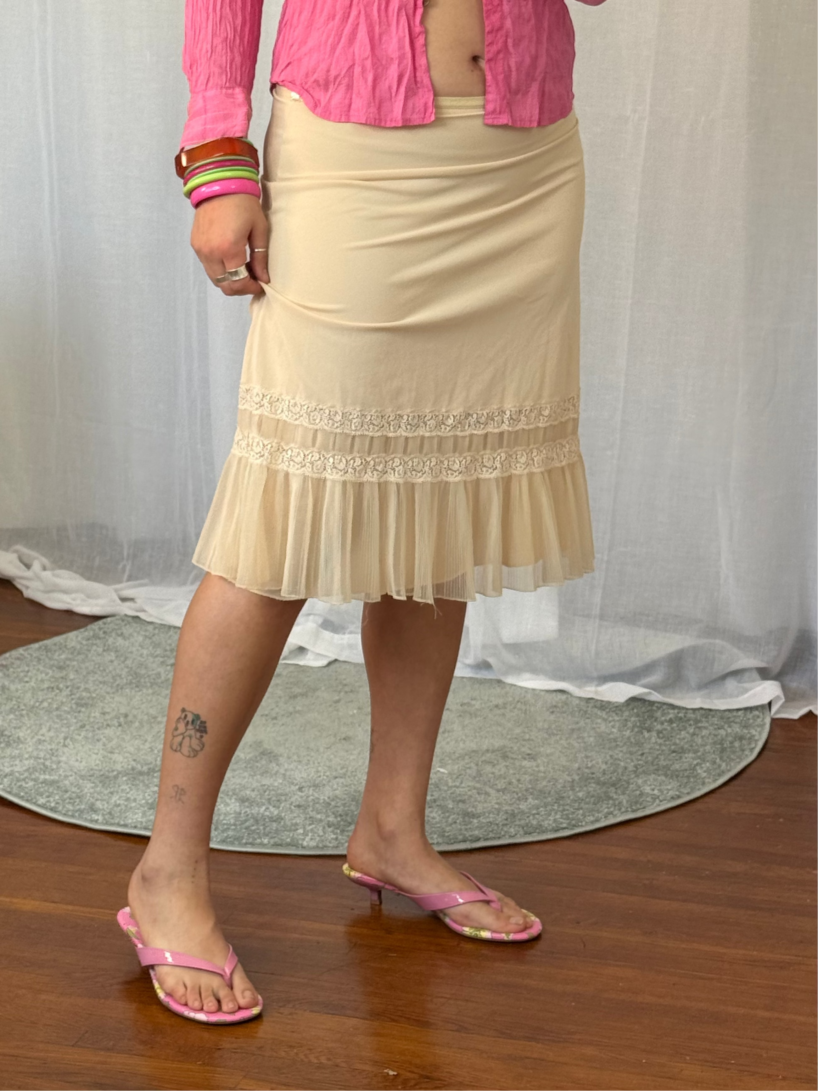 ✿ vintage nude lace trim midi slip skirt ✿