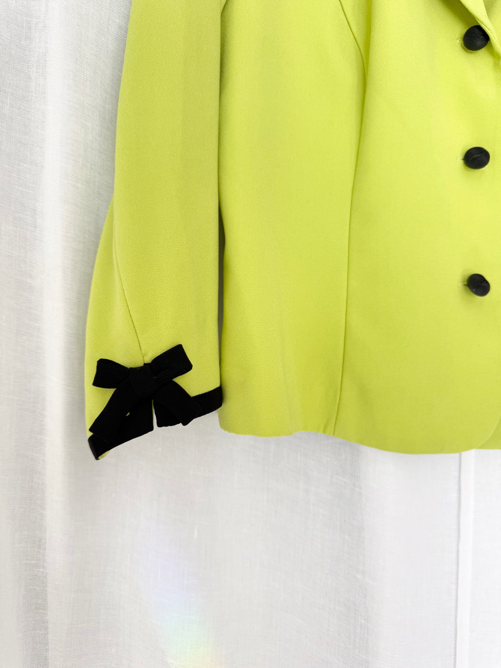90’s chartreuse mod bow blazer ✧