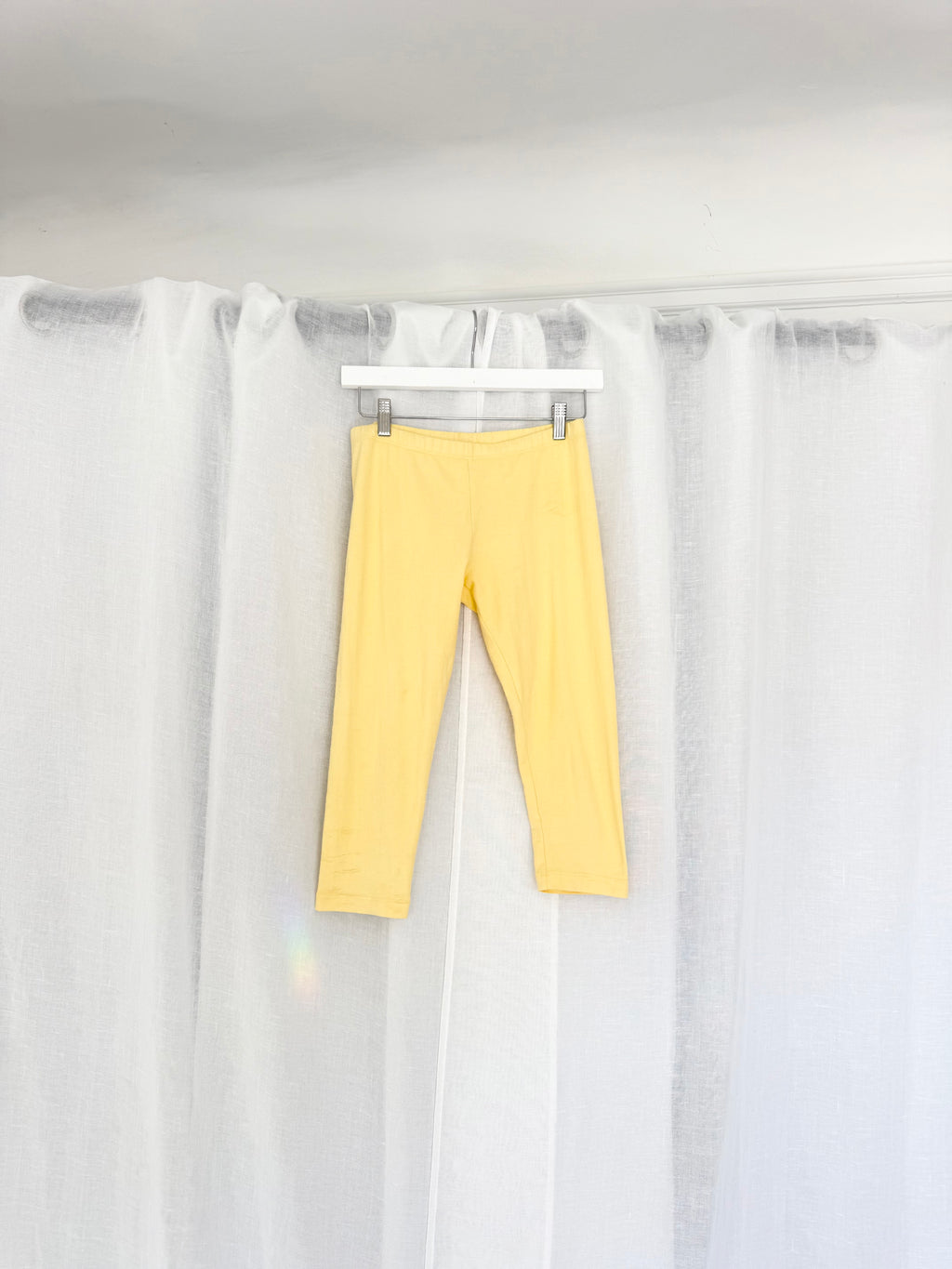 Los Angeles Apparel butter yellow capri leggings ✧ (26-30")