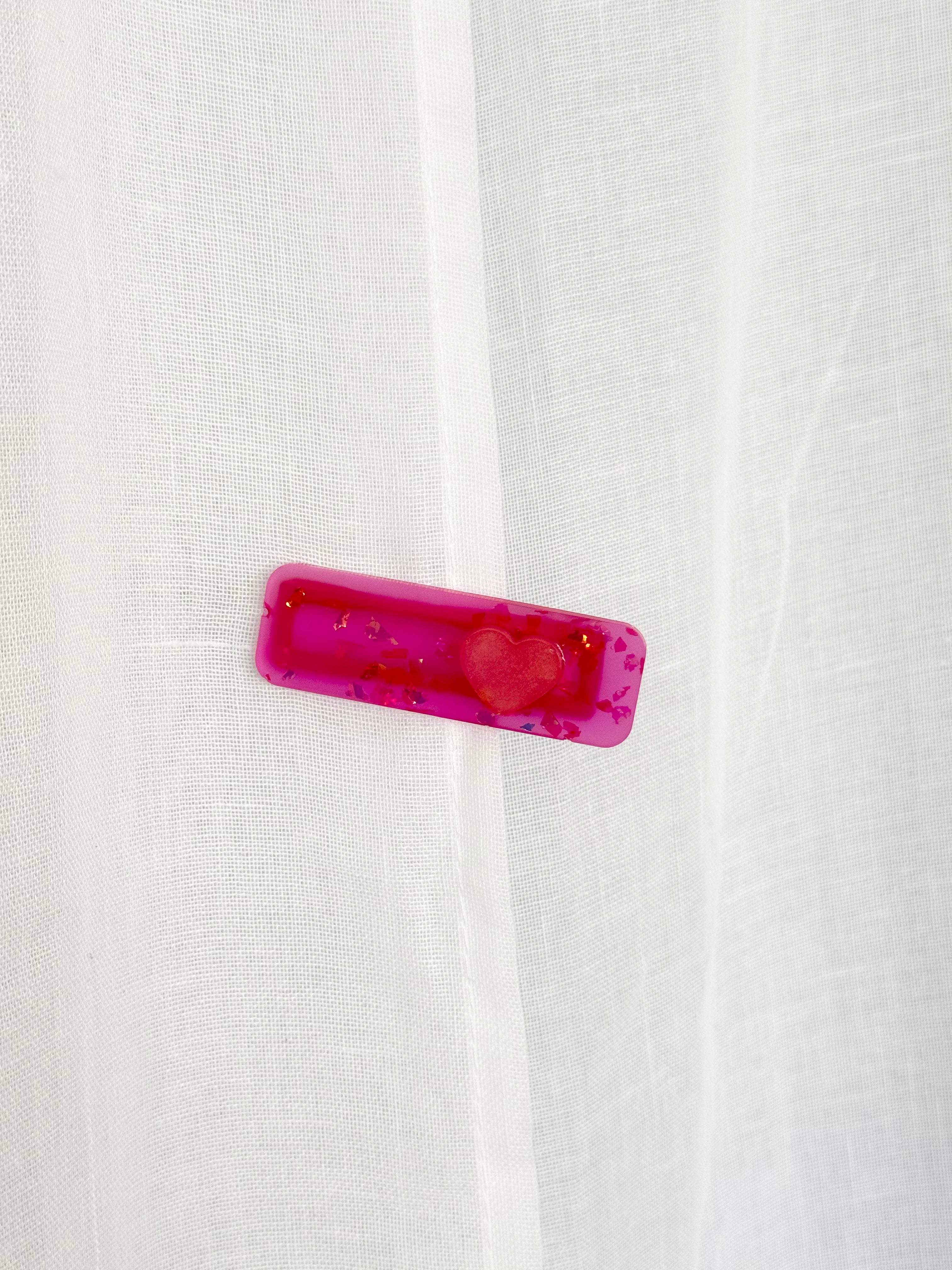 ✿ pink resin heart hair clip ✿
