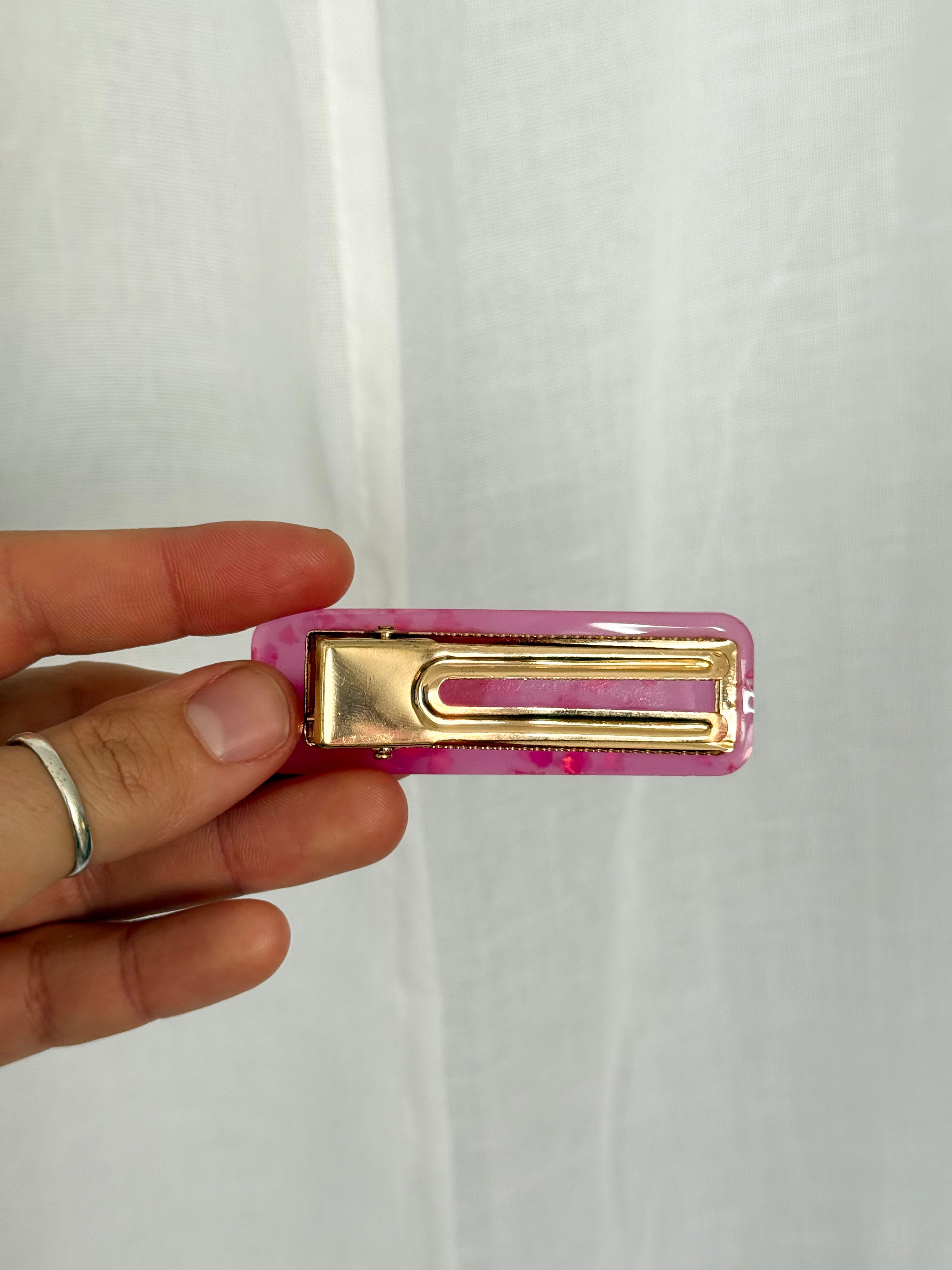 ✿ pink resin heart hair clip ✿