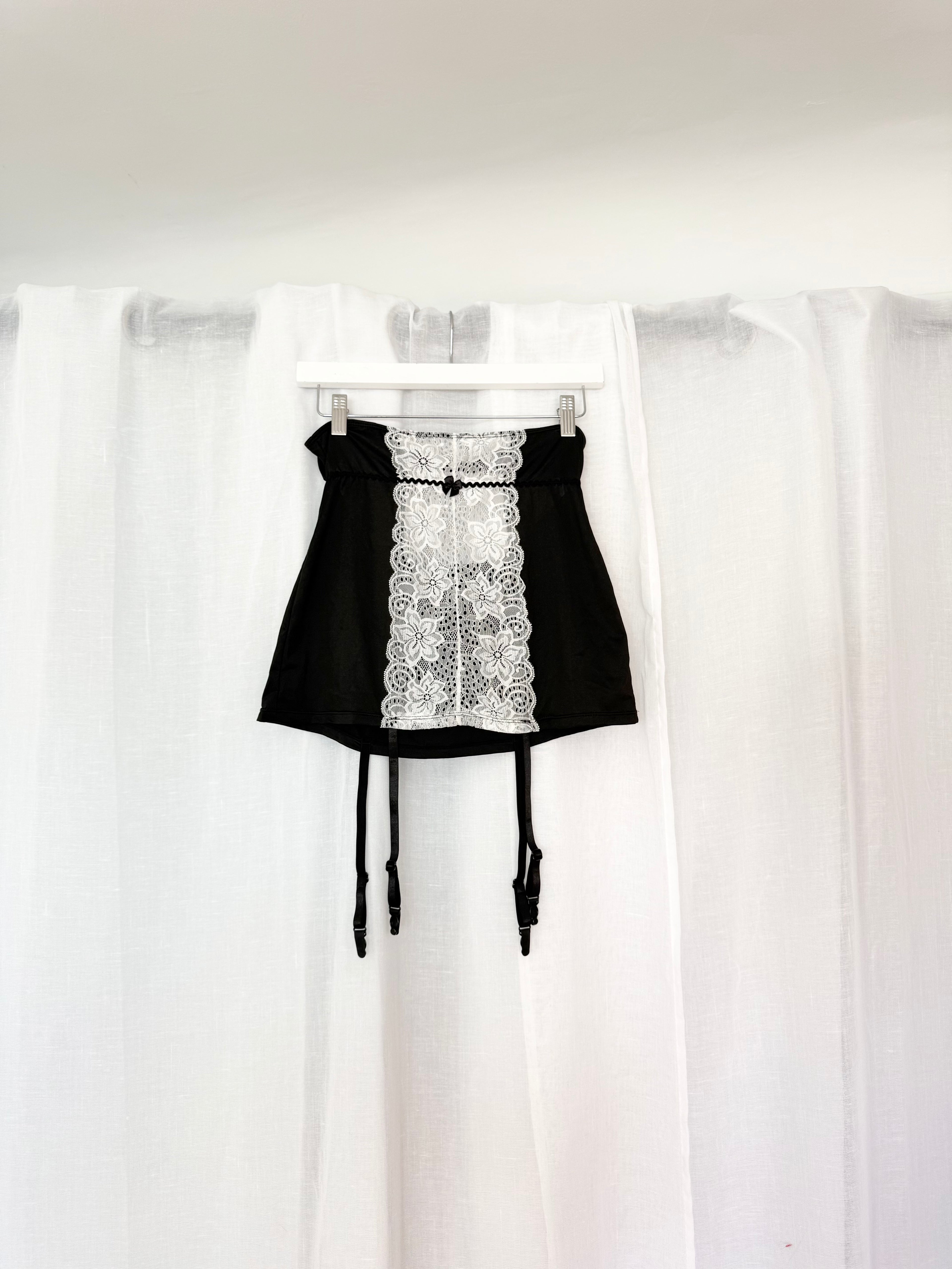 ♡ black & white lace garter mini skirt ♡
