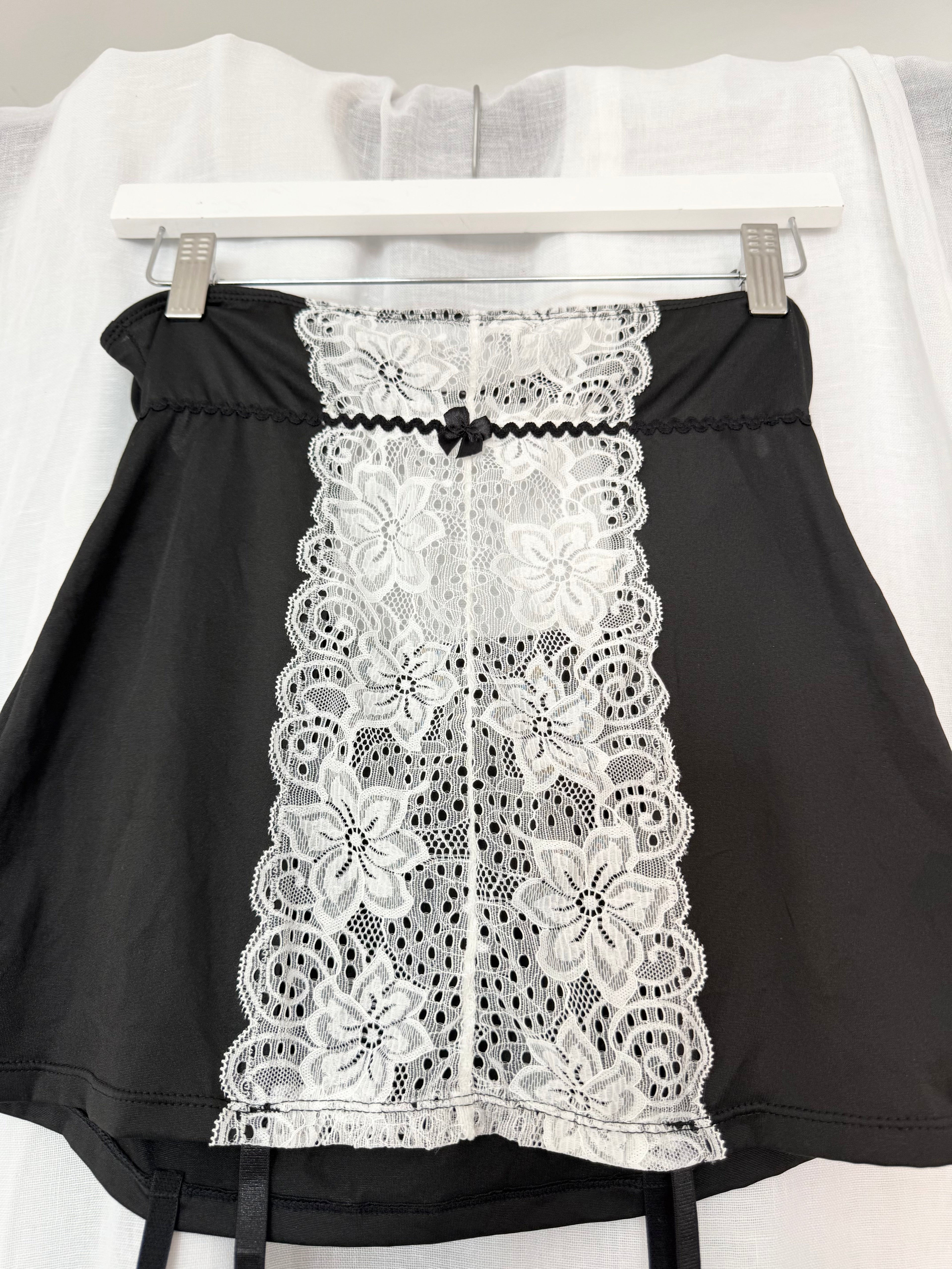 ♡ black & white lace garter mini skirt ♡