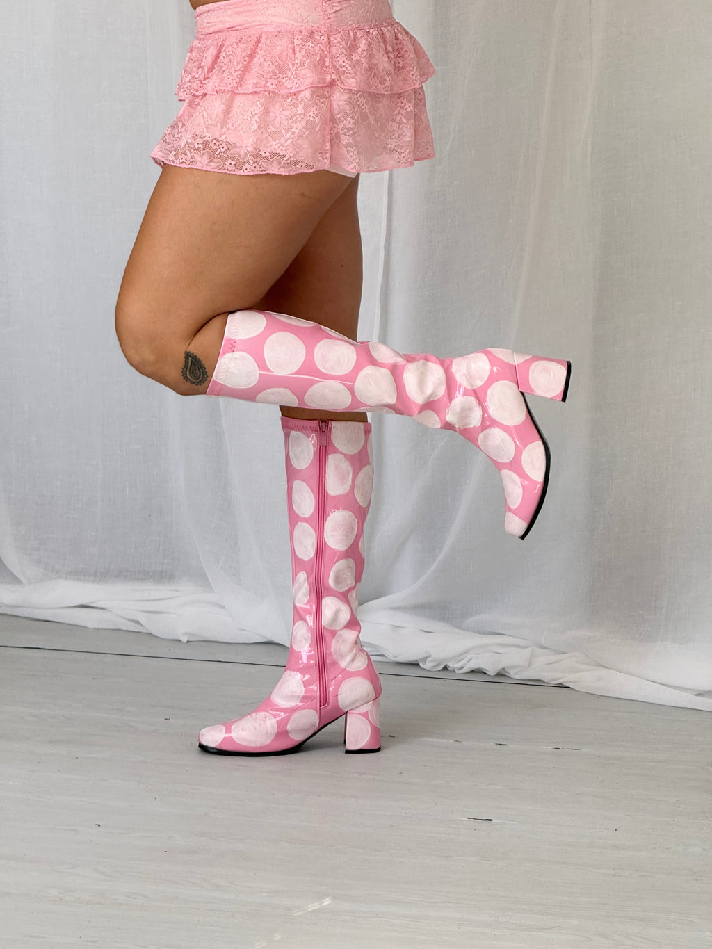pink polka dot painted mod boots ✧ (size 8)