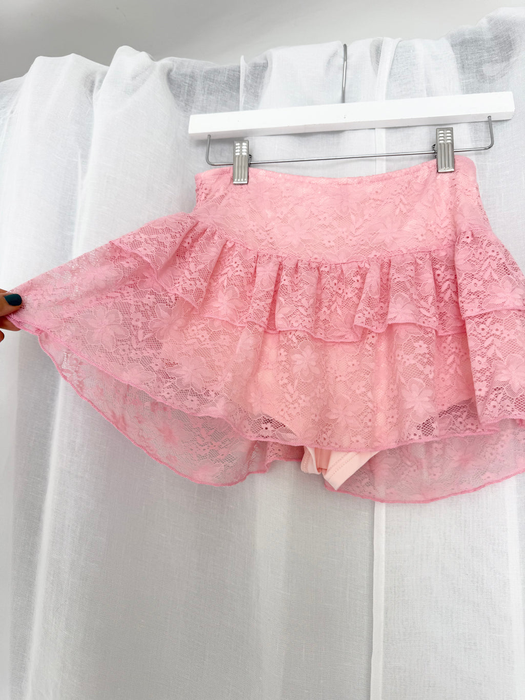 pink lace ruffle micro skort ✧ (24")