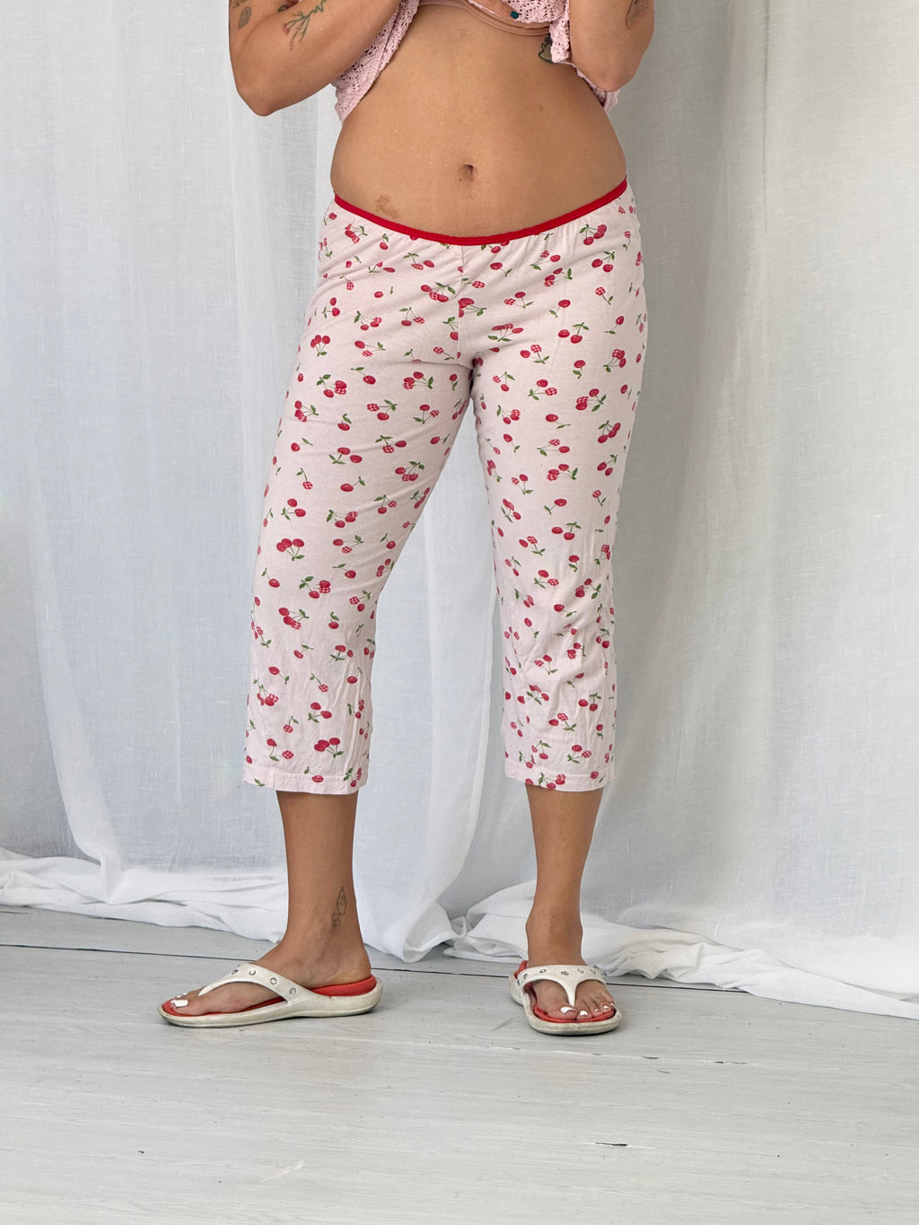 cherry print low rise capri pants ✧ (30")