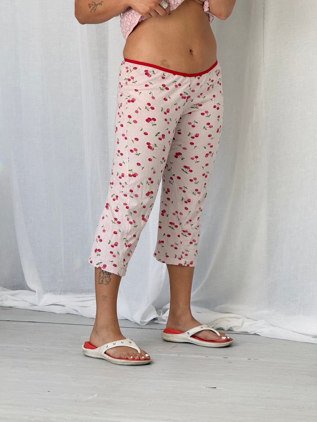 cherry print low rise capri pants ✧ (30")