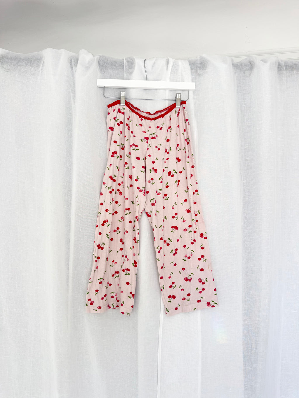 cherry print low rise capri pants ✧ (30")