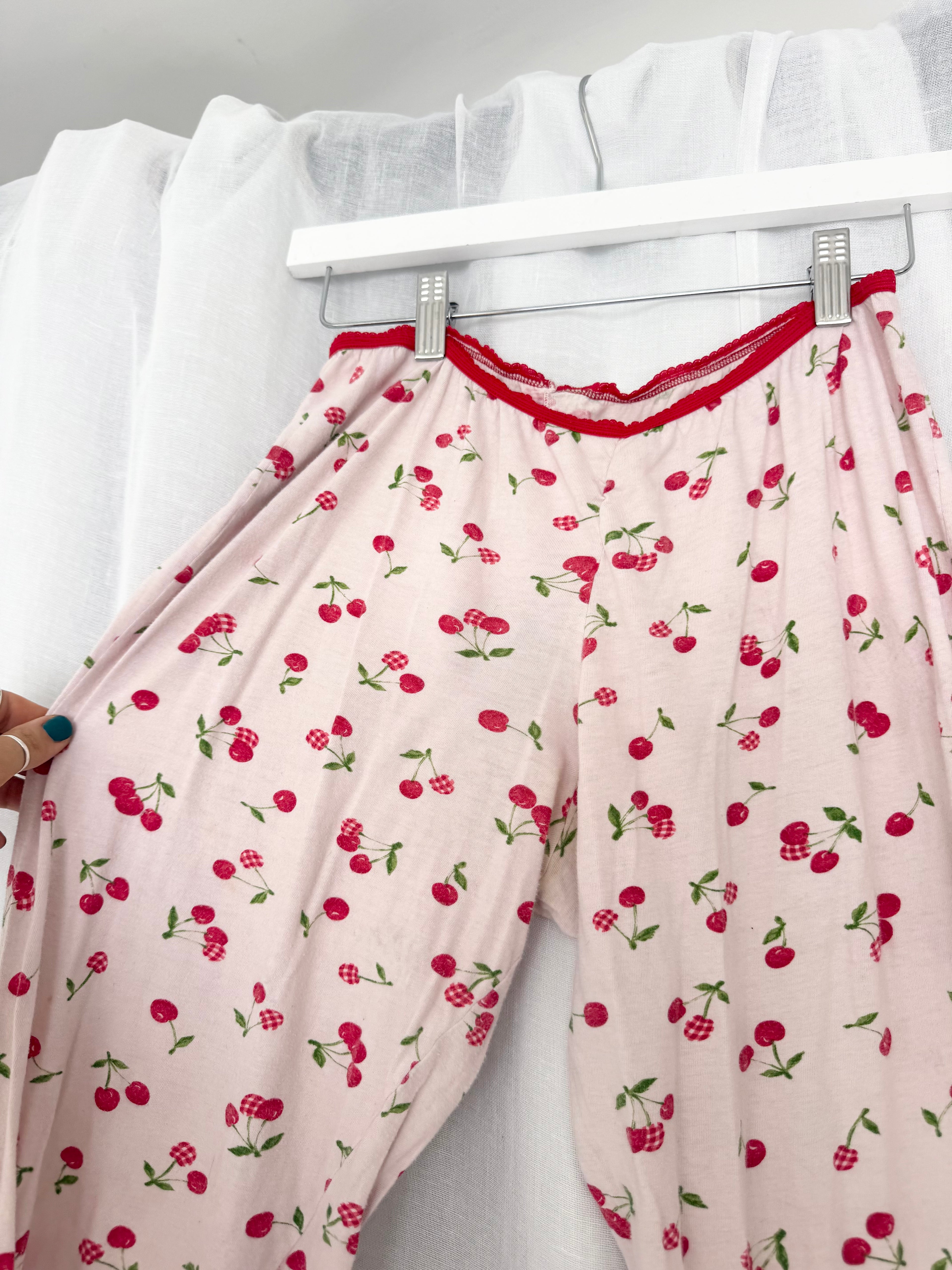 cherry print low rise capri pants ✧ (30")