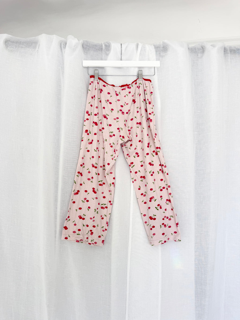 cherry print low rise capri pants ✧ (30")