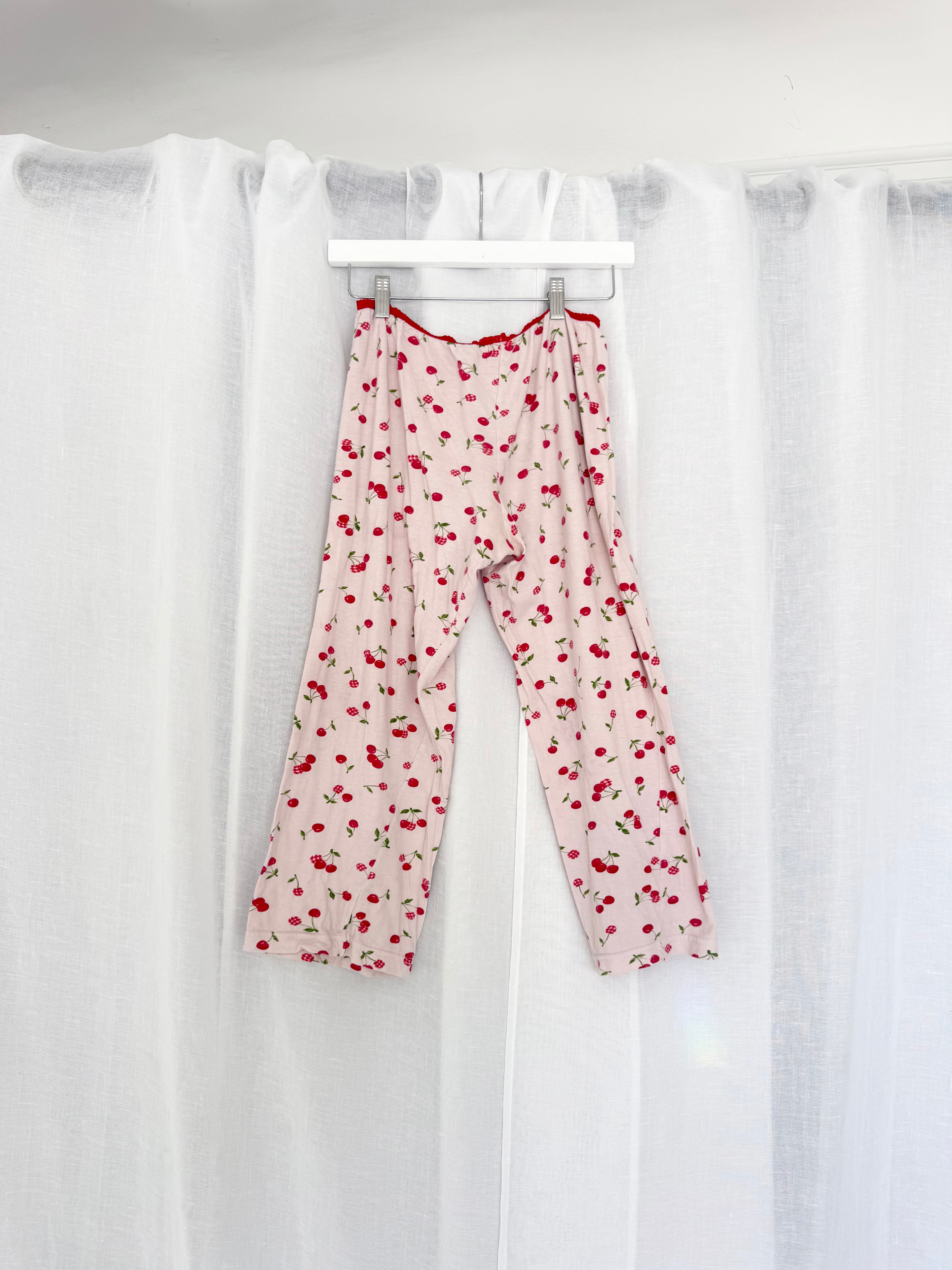 cherry print low rise capri pants ✧ (30")