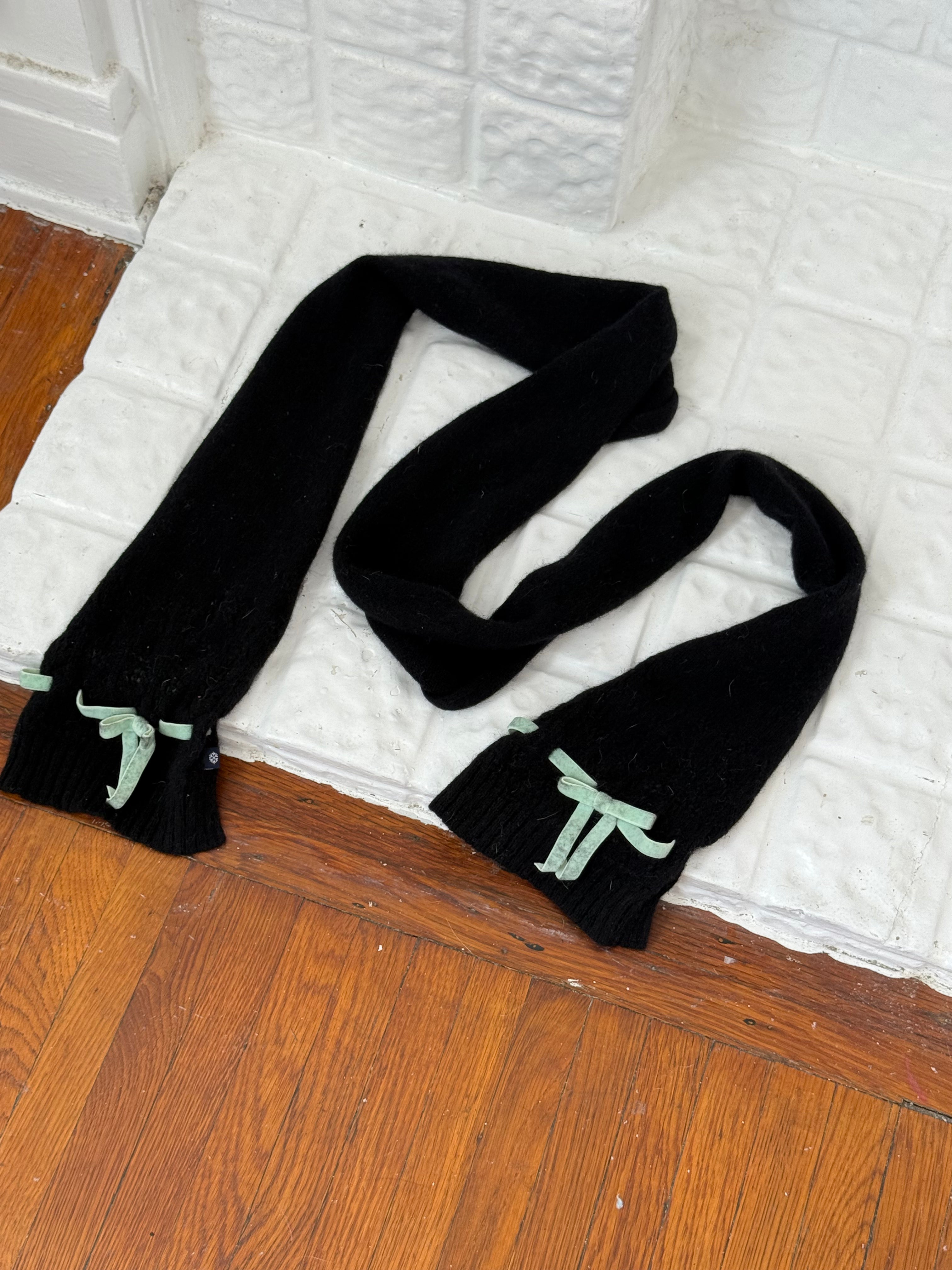 ⋆｡𓆩♡𓆪｡⋆ vintage GAP knit scarf with mint bow