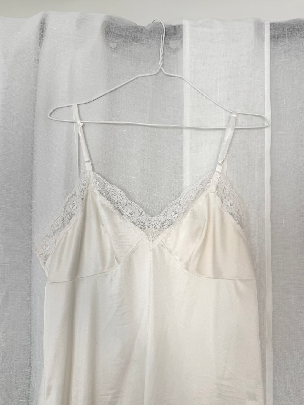 𓆩♡𓆪 vintage lace trim slip dress