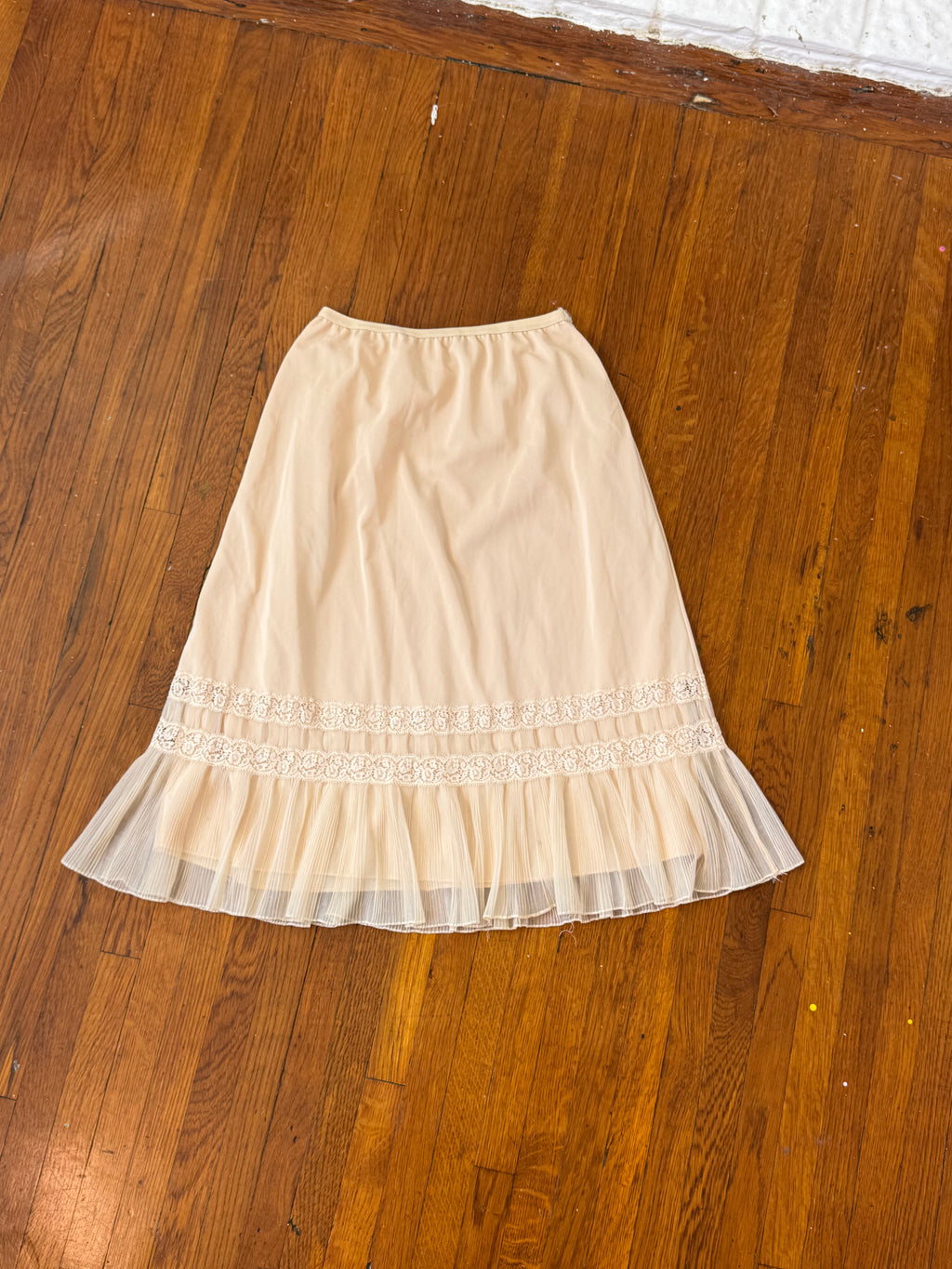 ✿ vintage nude lace trim midi slip skirt ✿
