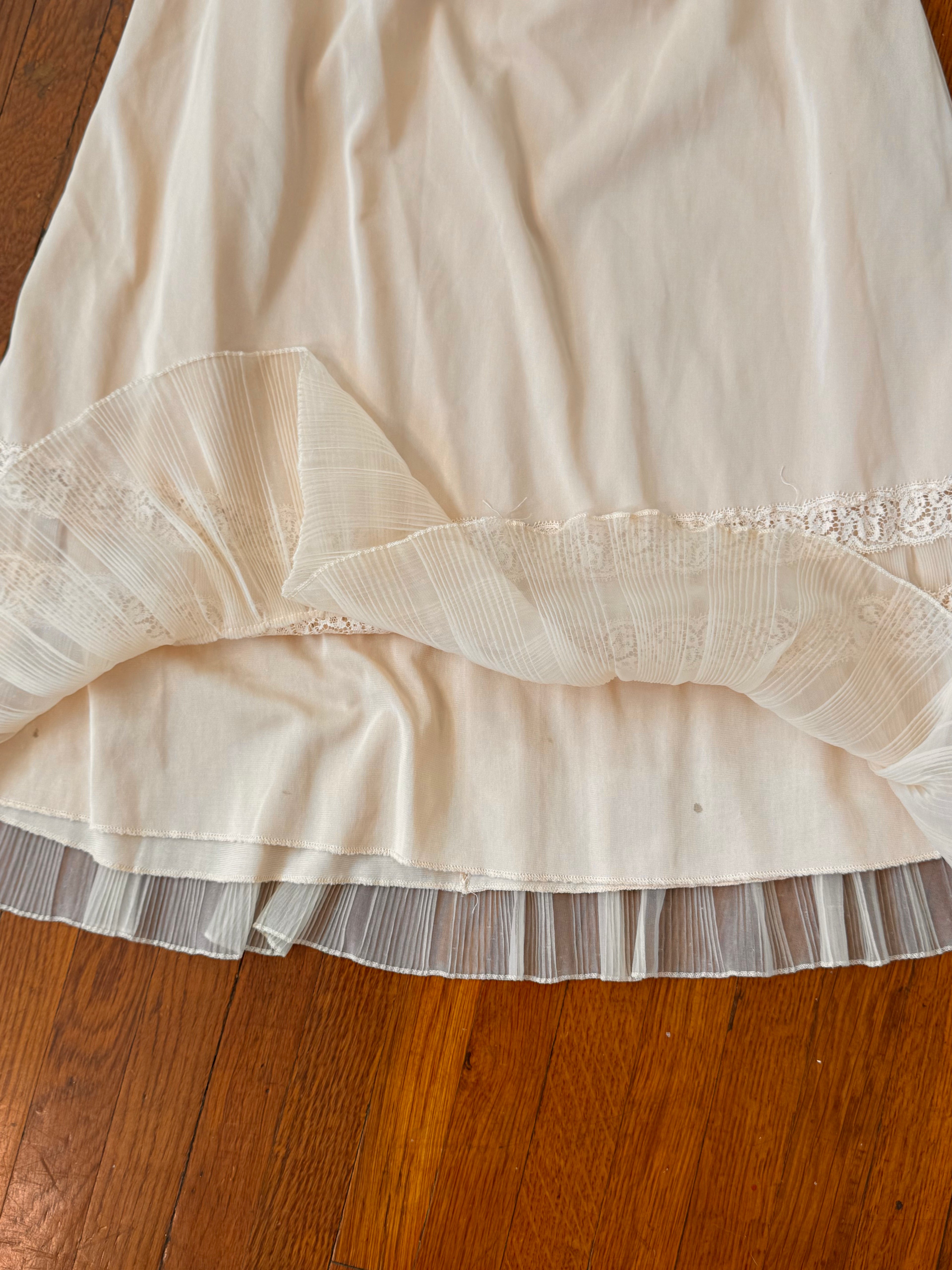 ✿ vintage nude lace trim midi slip skirt ✿