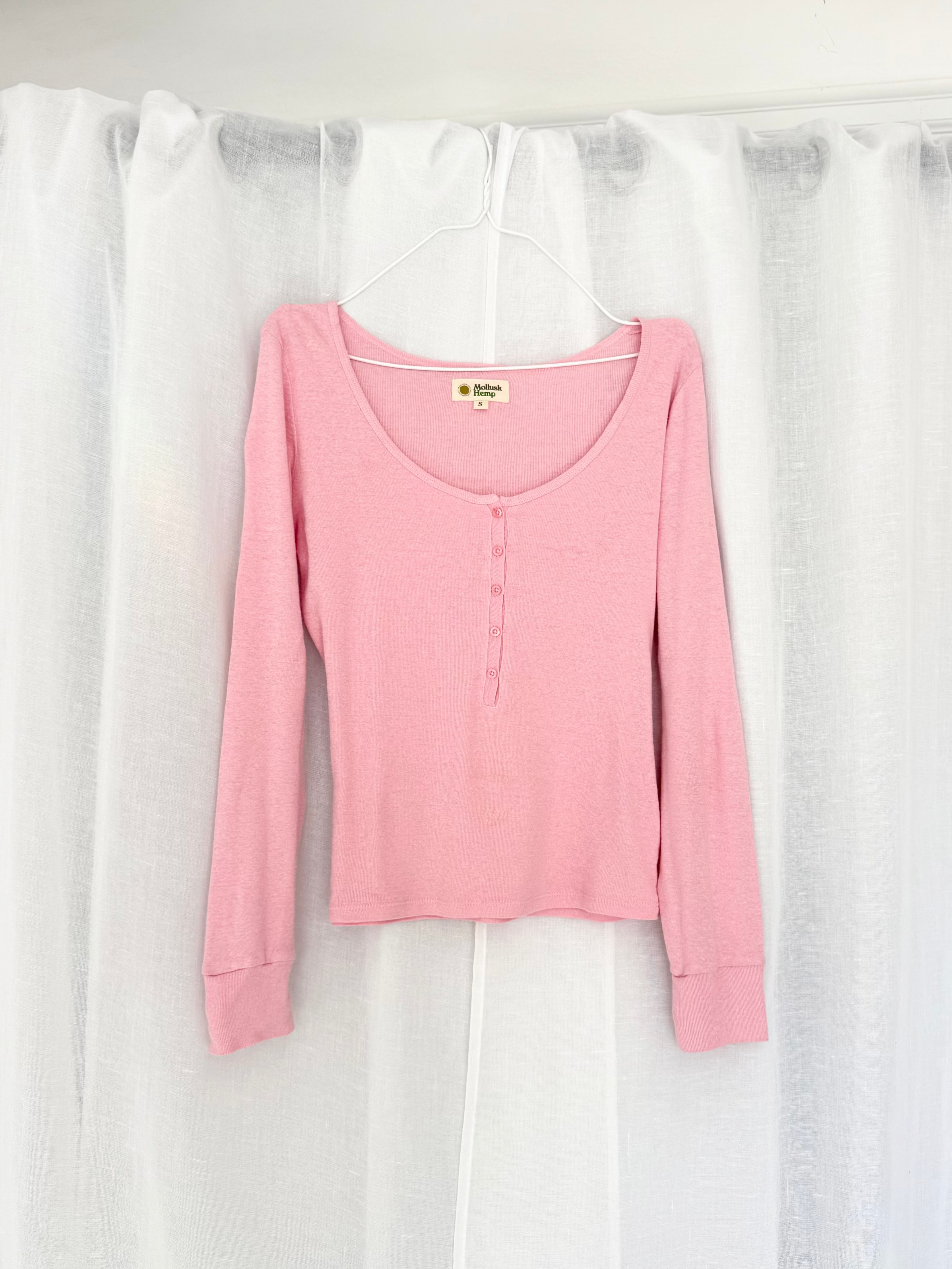 soft baby pink scoop neck henley top ✧