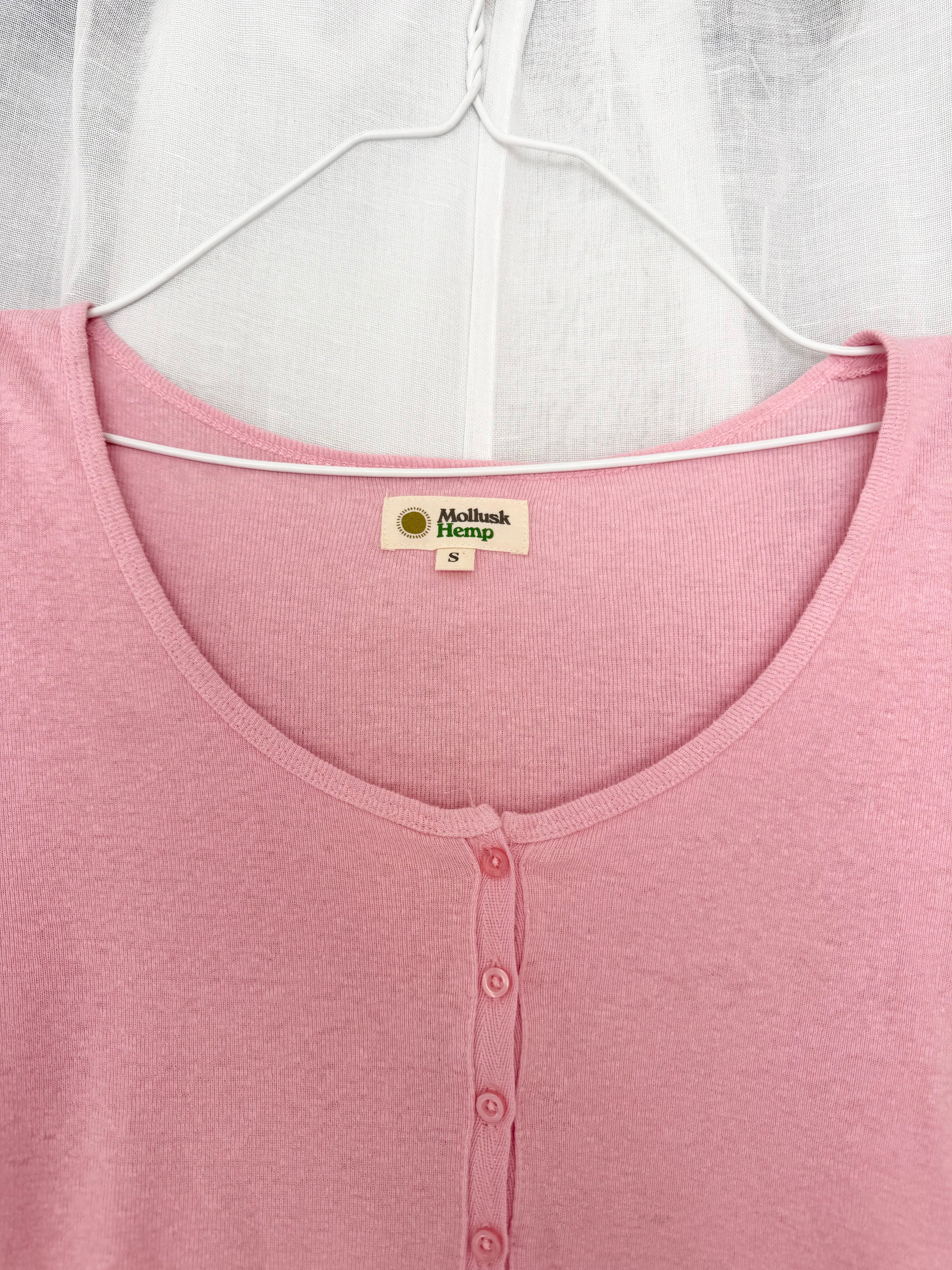 soft baby pink scoop neck henley top ✧