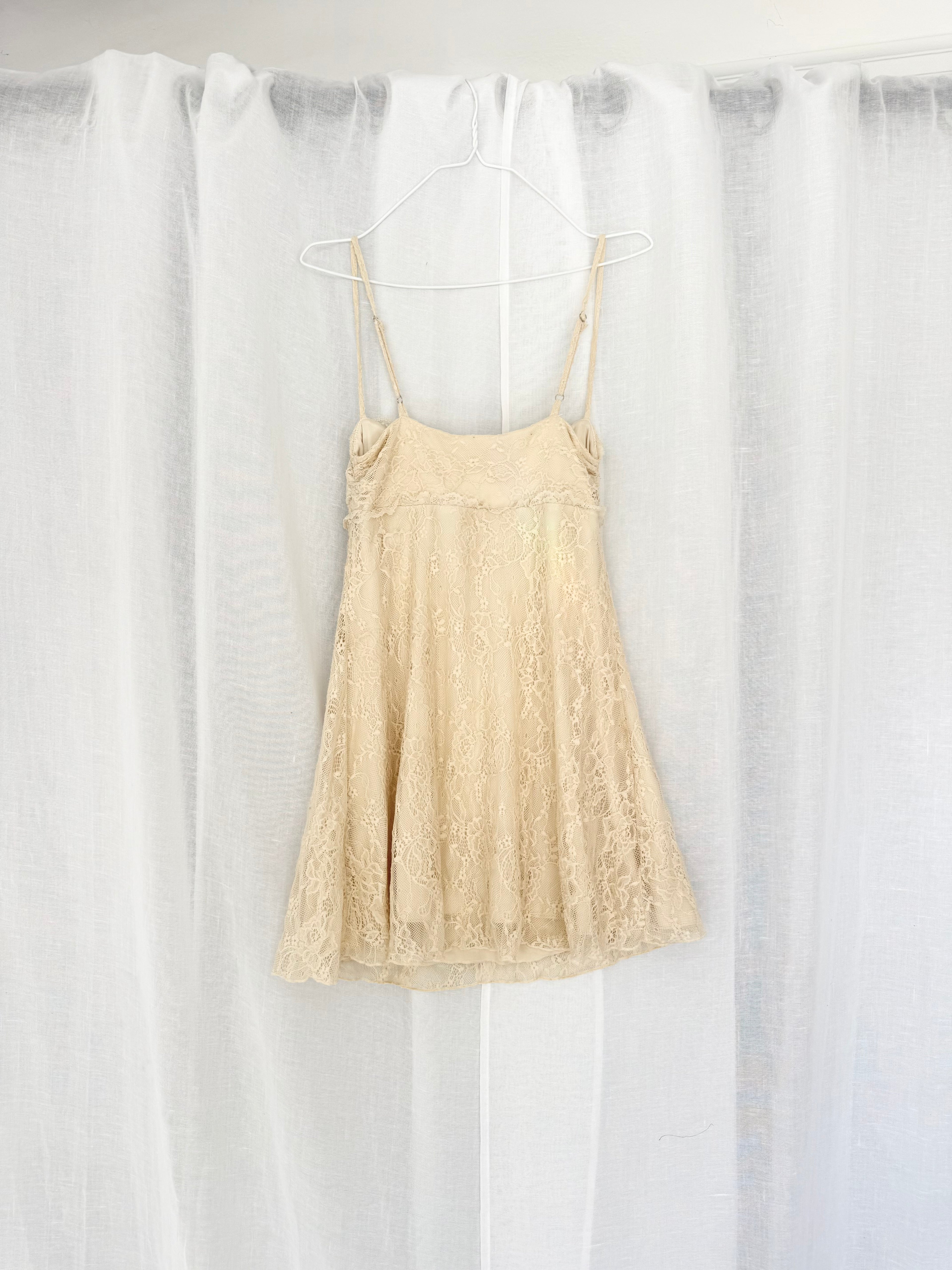 cream lace babydoll mini dress ✧