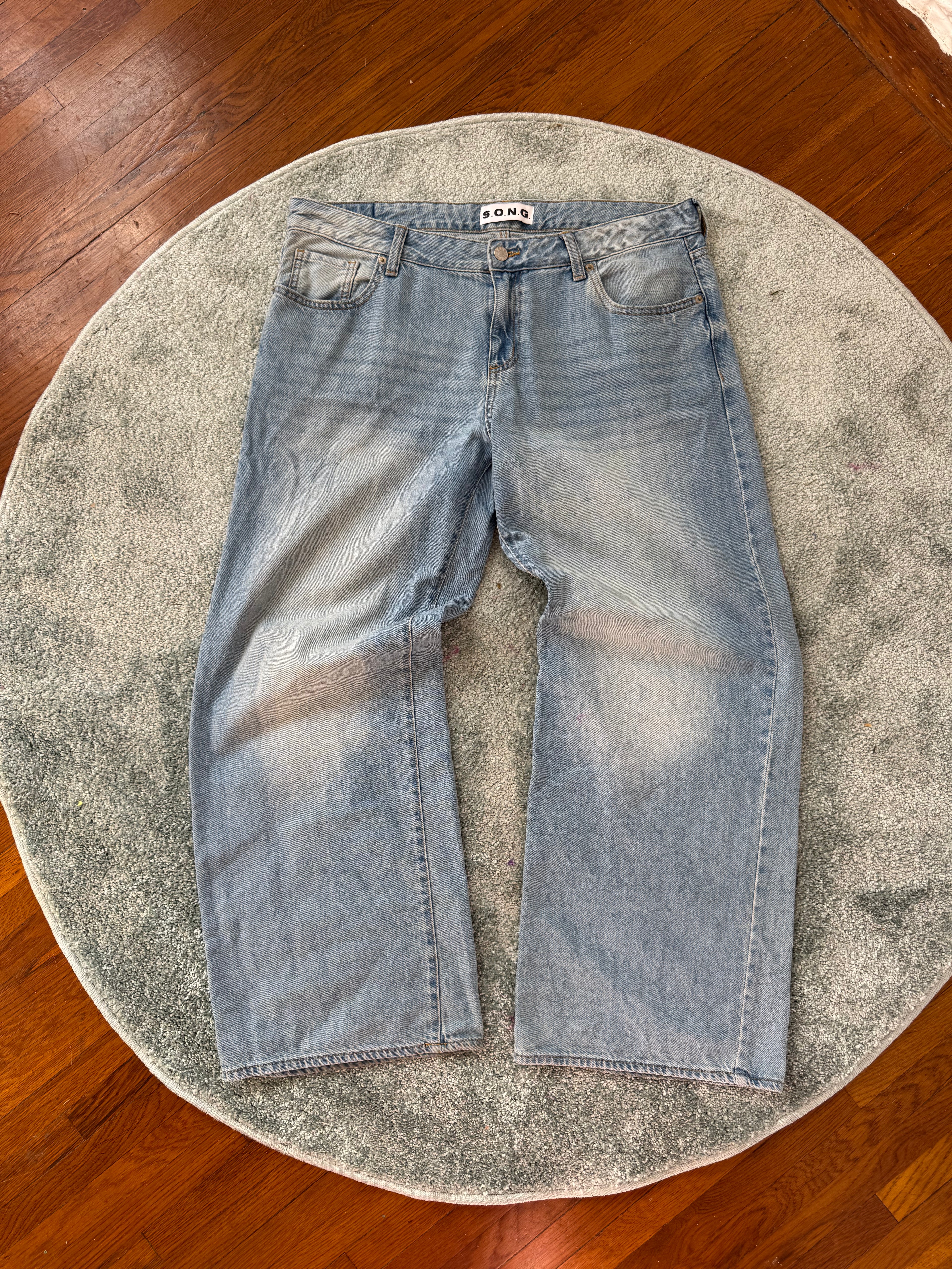 wide leg light wash jeans 36”