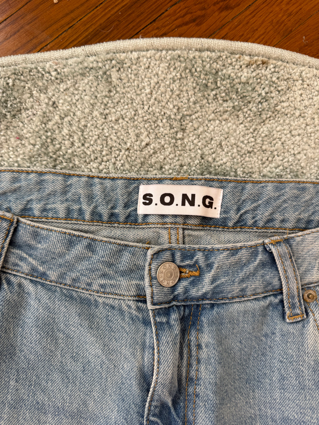 wide leg light wash jeans 36”