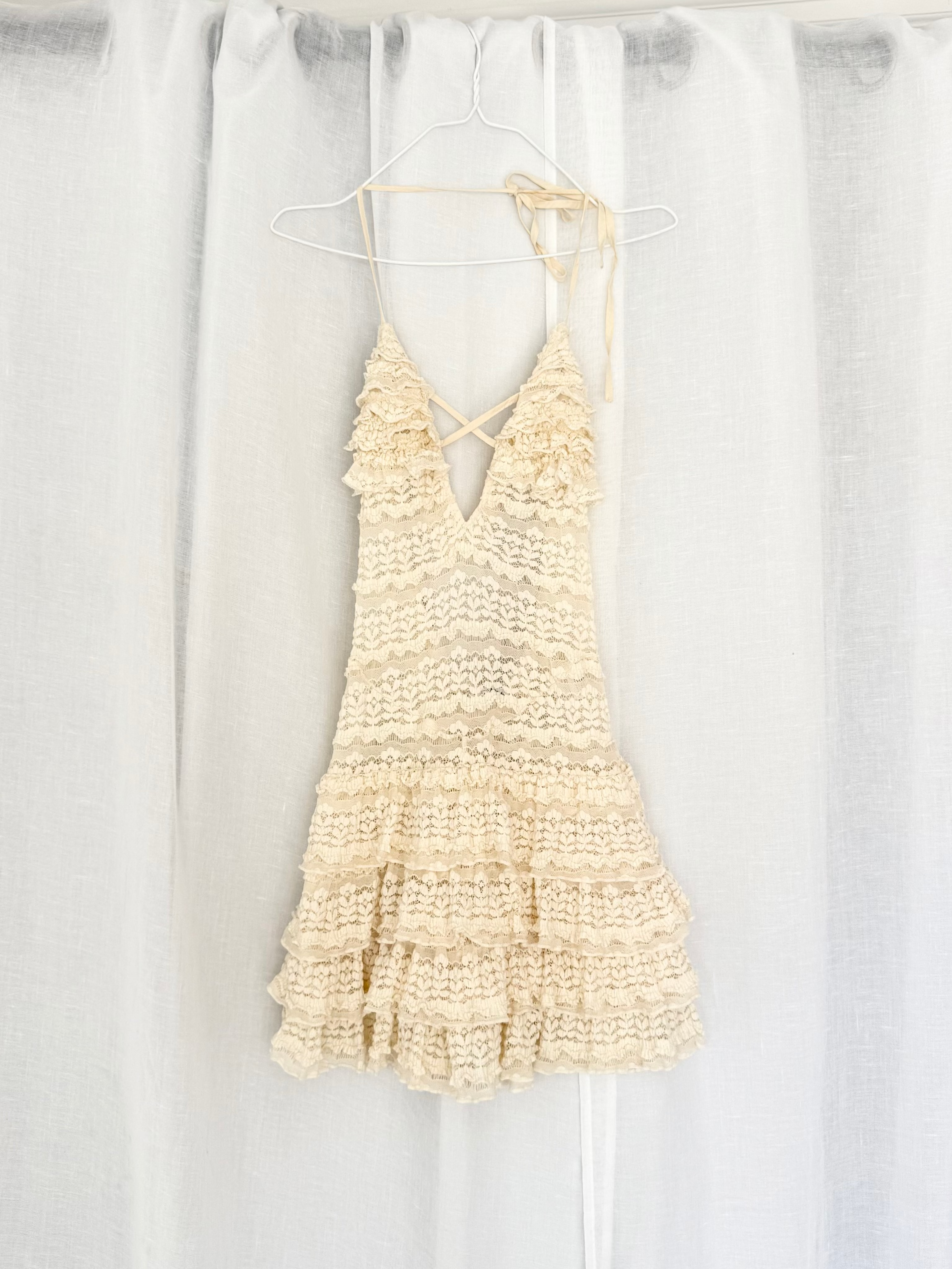 cream lace ruffle halter mini dress ✧