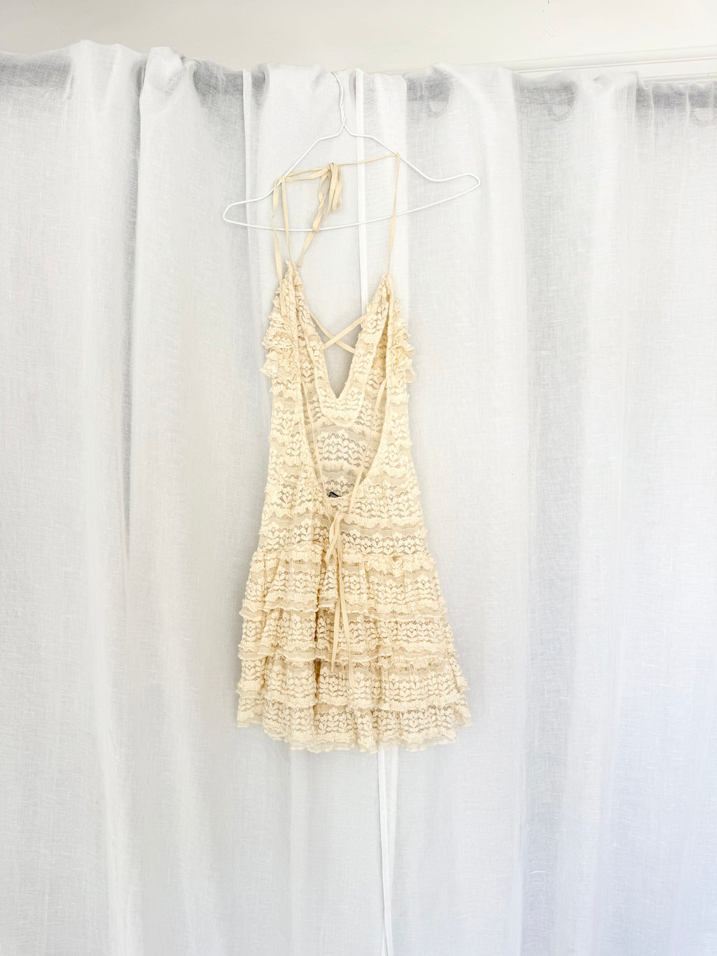 cream lace ruffle halter mini dress ✧