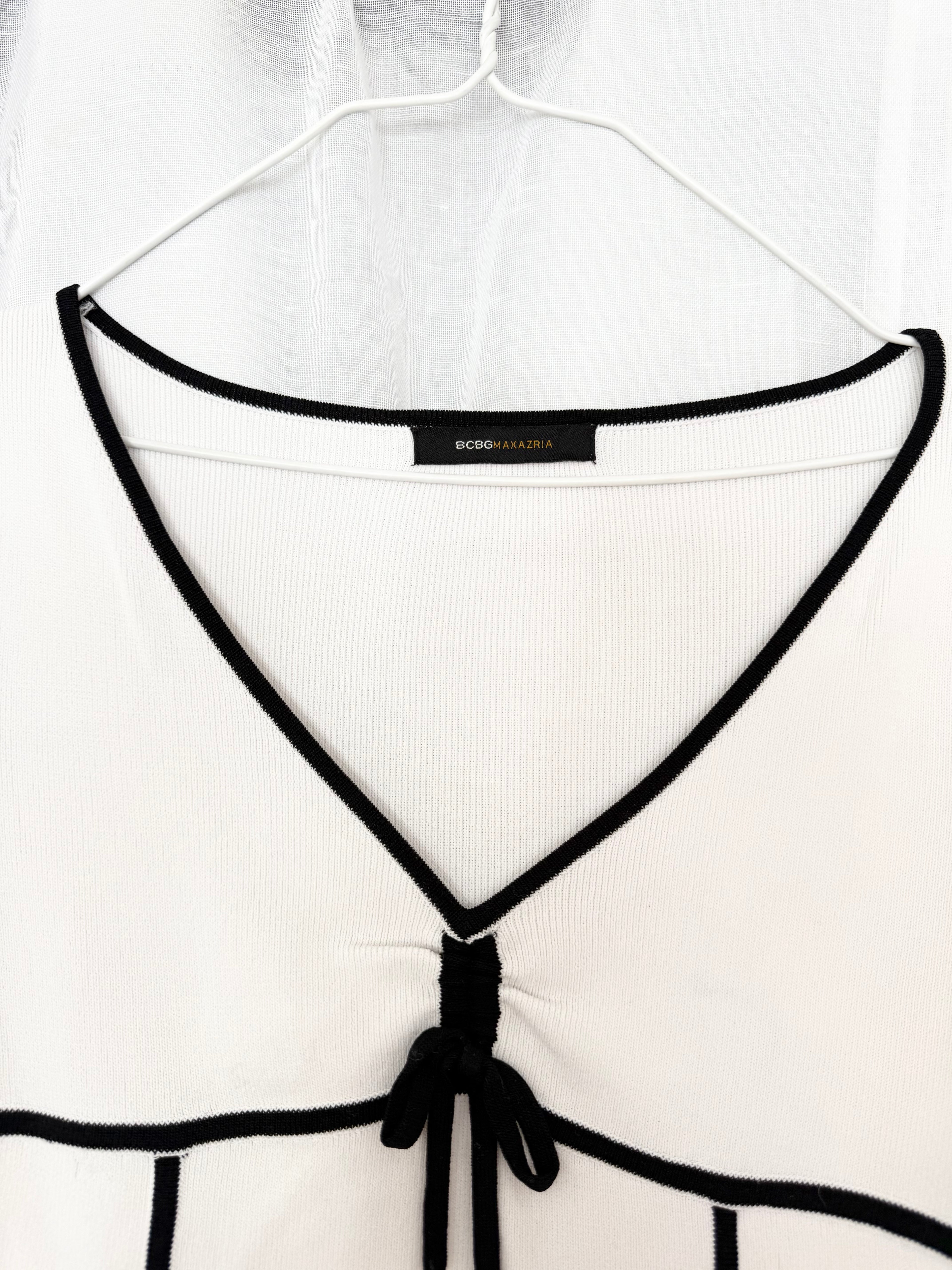 ✦ BCBG Max Azria contrast trim knit top ♡