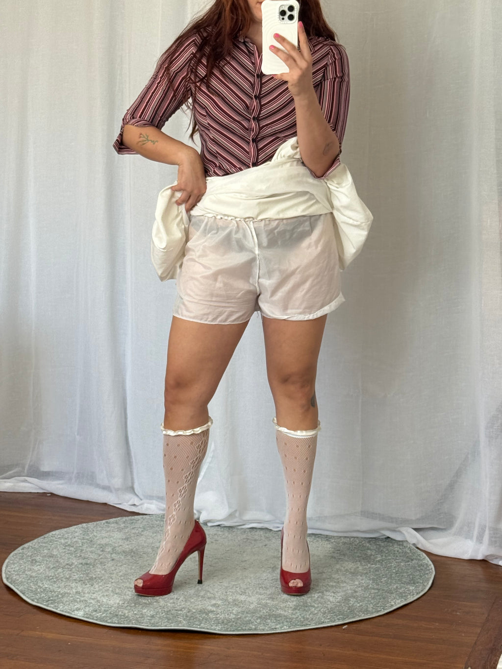 ✦ vintage white bubble mini skirt