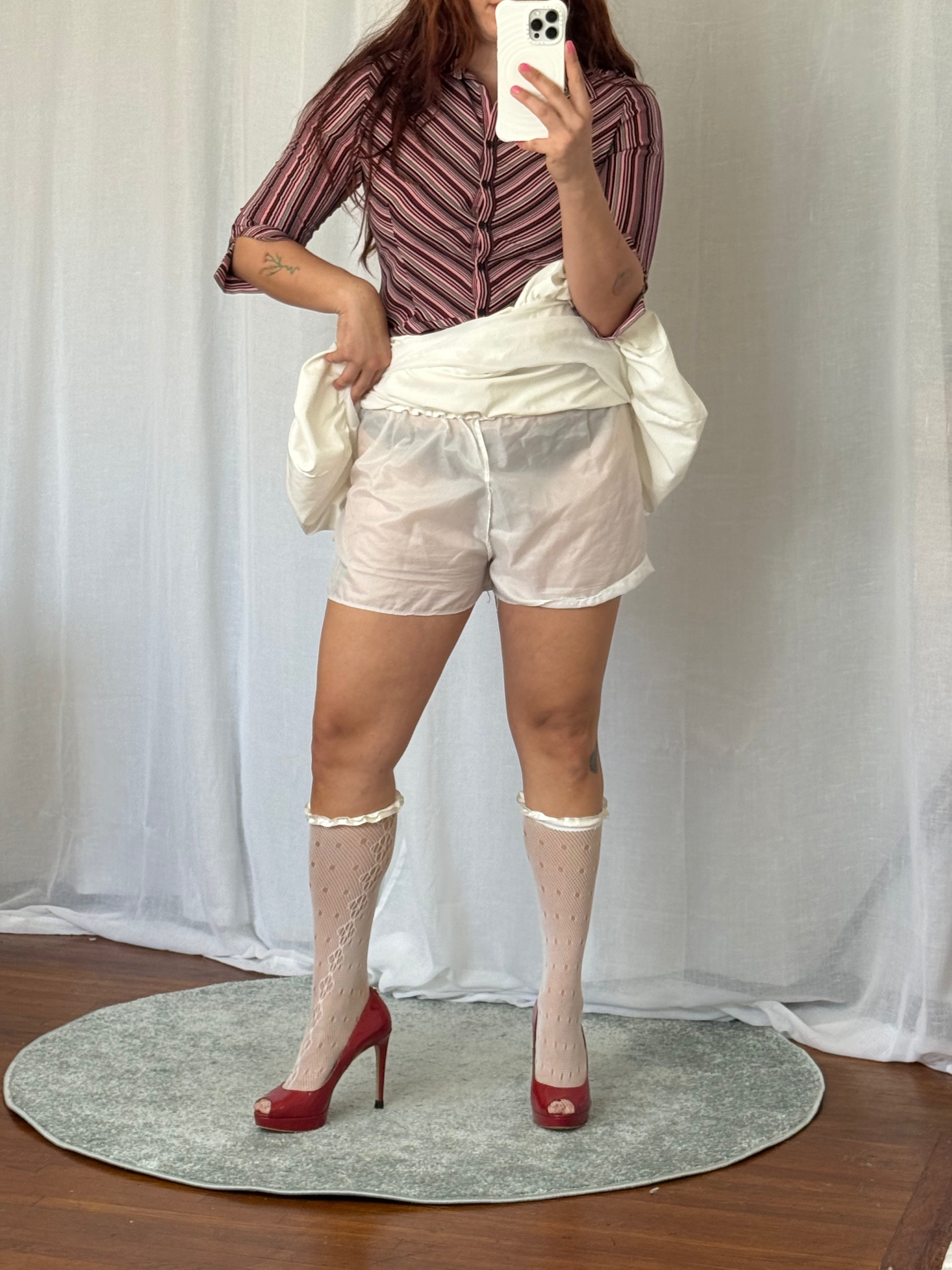 ✦ vintage white bubble mini skirt