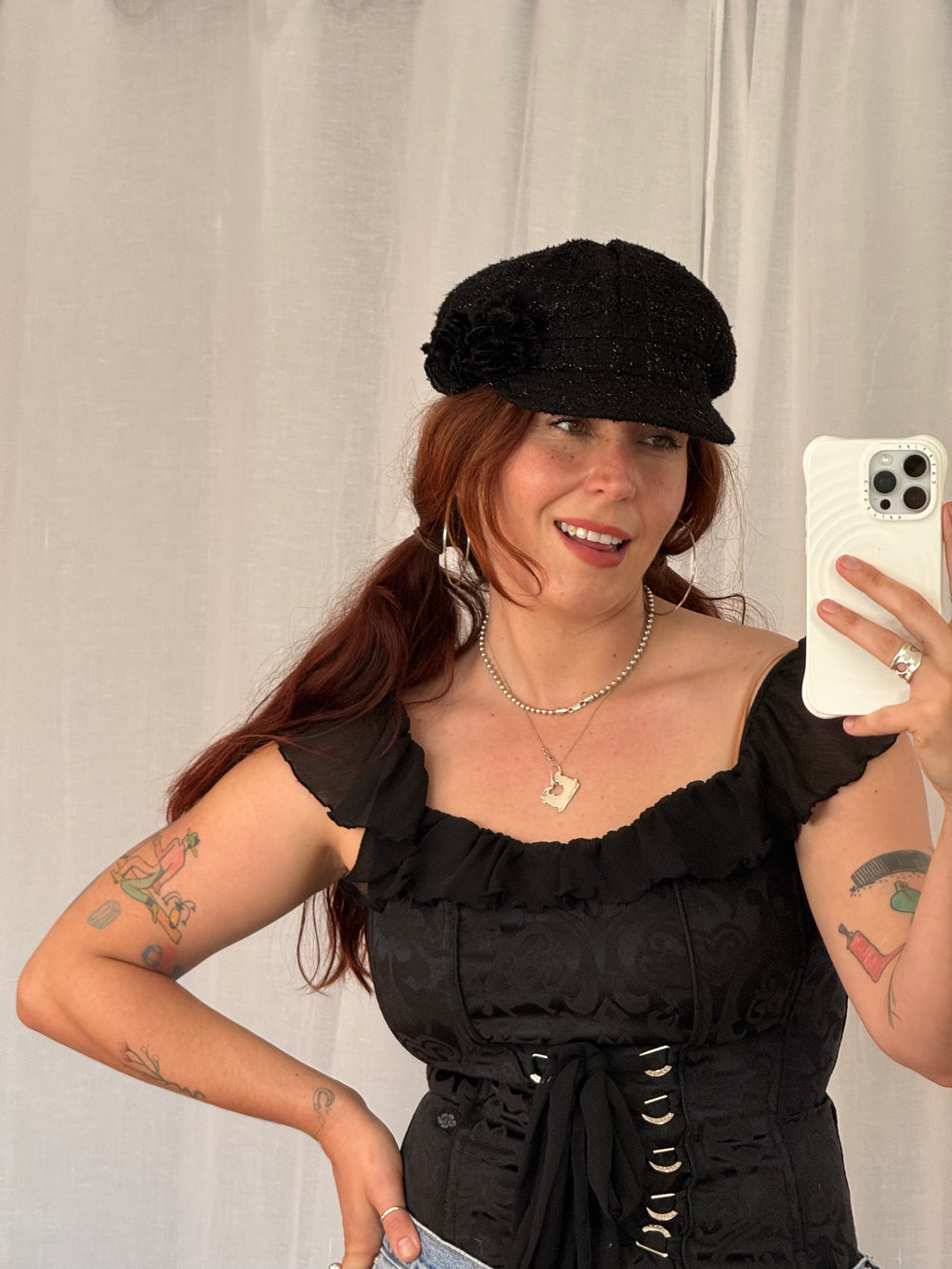 ✦ black tweed flower detail newsboy cap