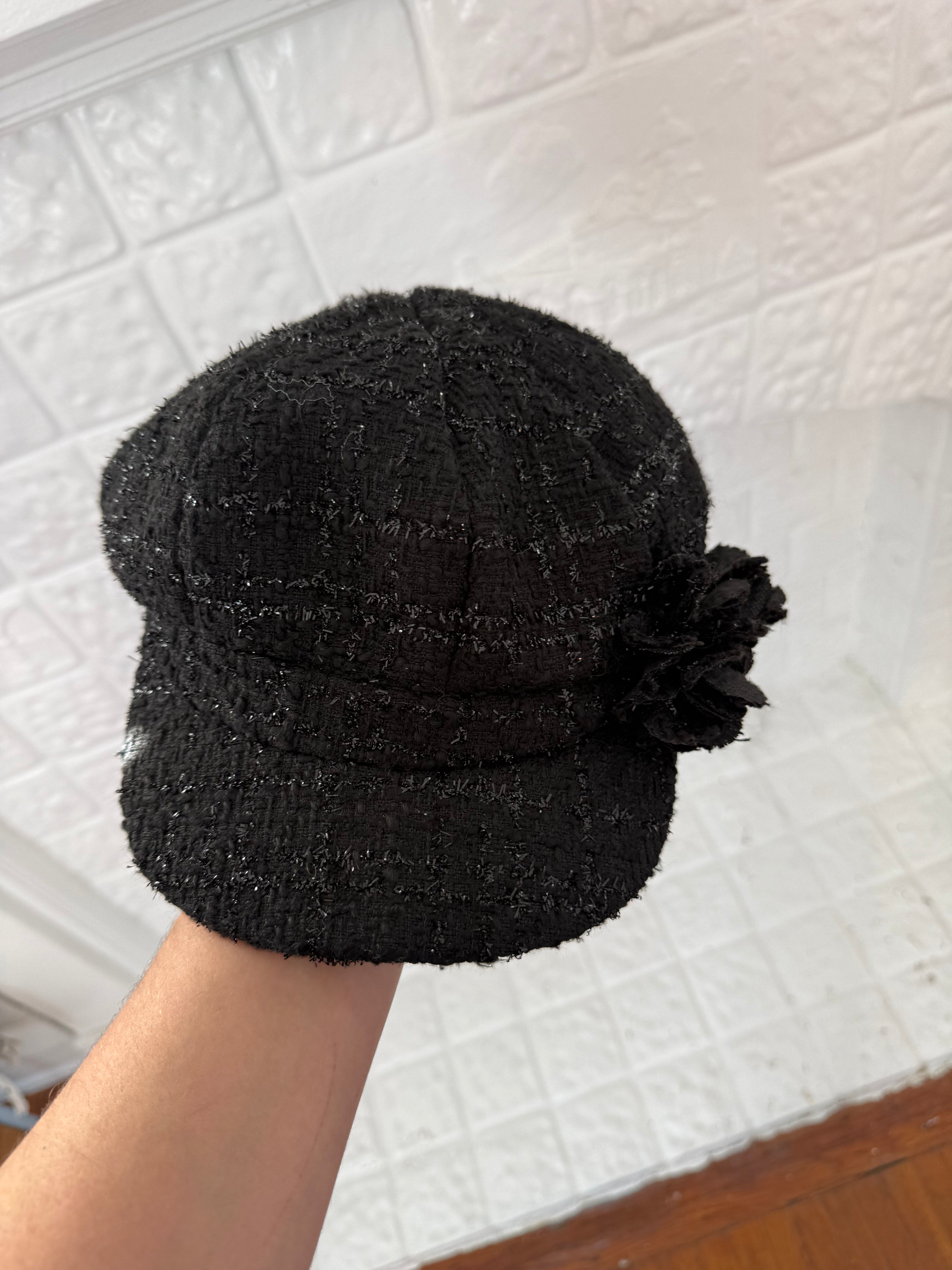 ✦ black tweed flower detail newsboy cap