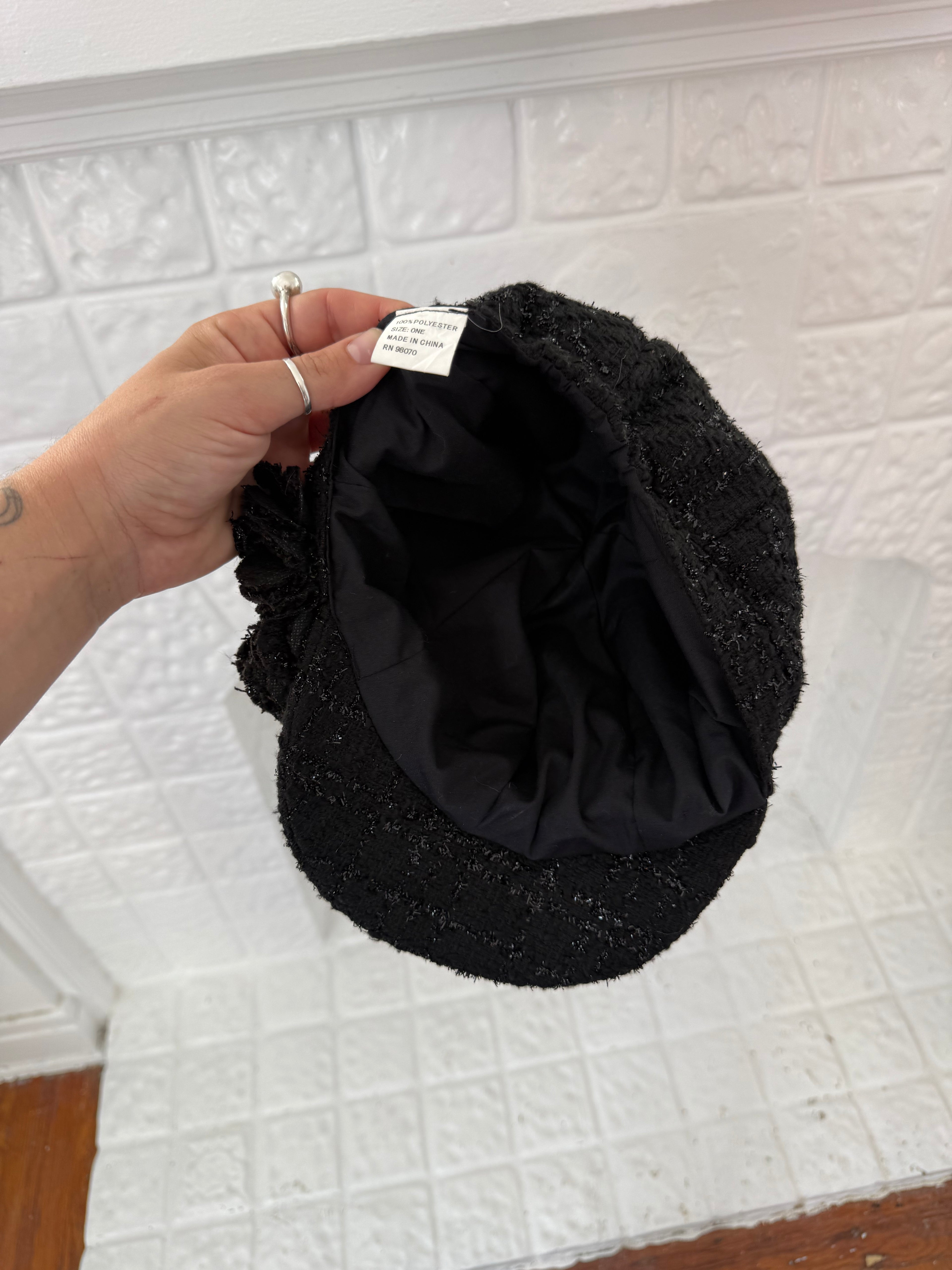 ✦ black tweed flower detail newsboy cap