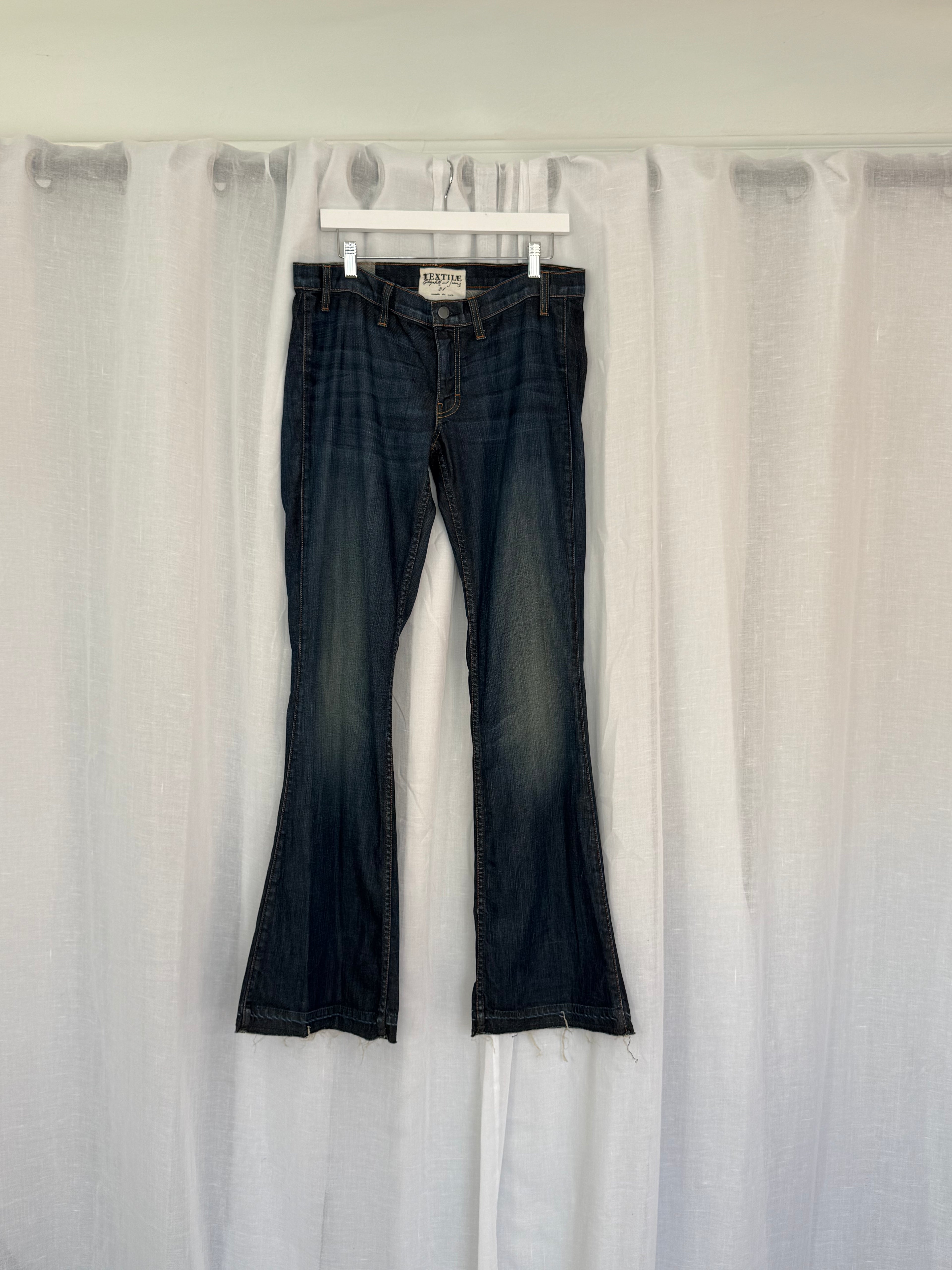 ⋆｡ﾟ✶ dark wash Y2K flare jeans (33") ✶ﾟ｡⋆