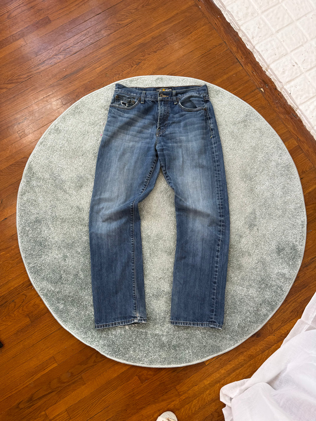 ✧･ﾟ: ✧ lucky brand classic straight jeans (32")✧ :･ﾟ✧