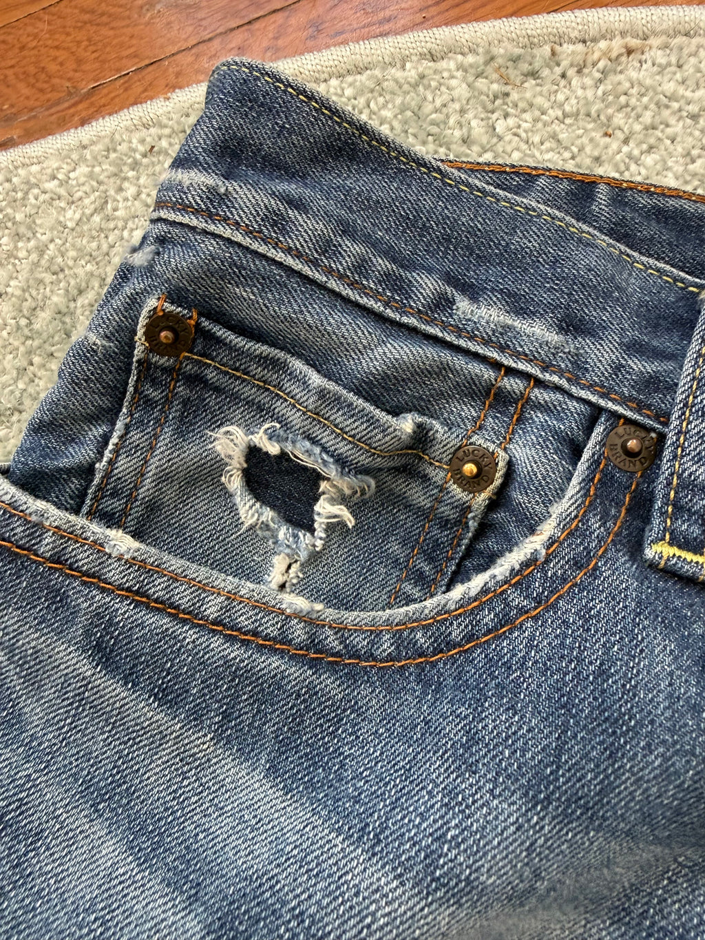 ✧･ﾟ: ✧ lucky brand classic straight jeans (32")✧ :･ﾟ✧