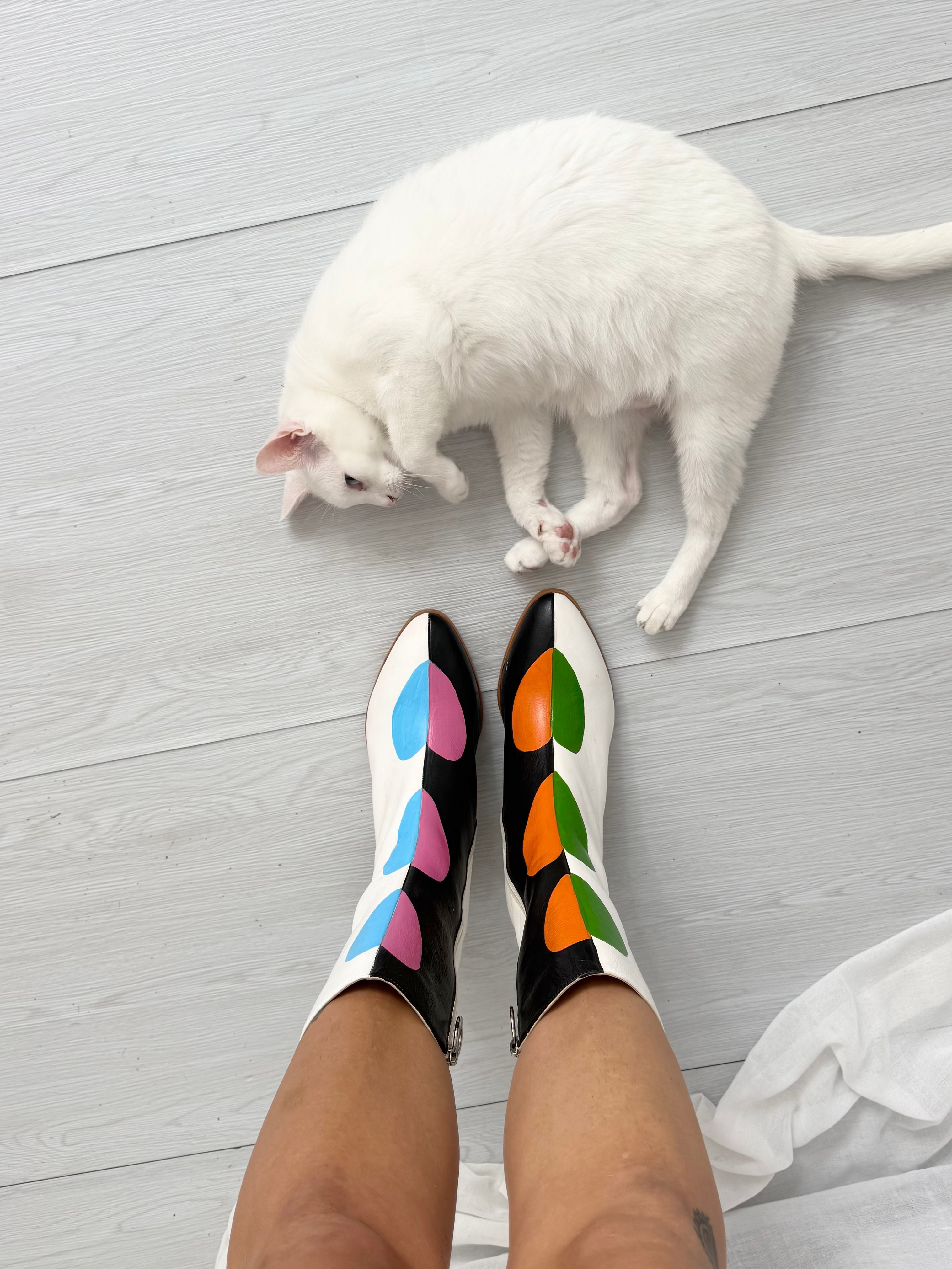 ♡ hand painted colorblock heart boots (size 11)