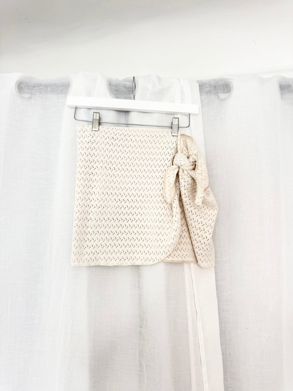 ✿ hollister cream crochet wrap mini skirt