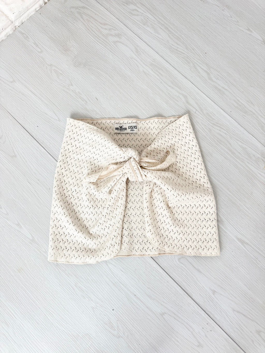 ✿ hollister cream crochet wrap mini skirt